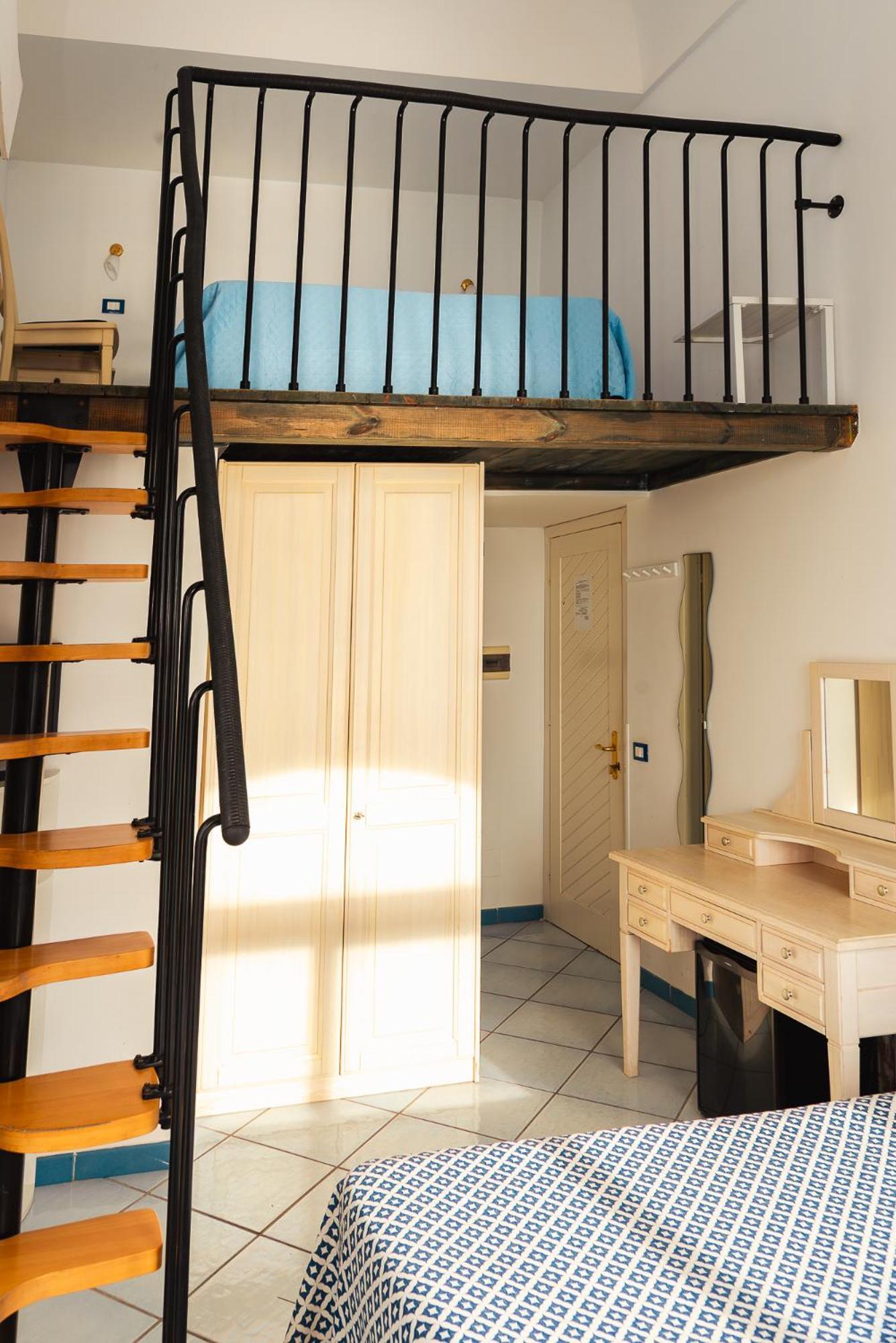 Quadruple Room Split Level