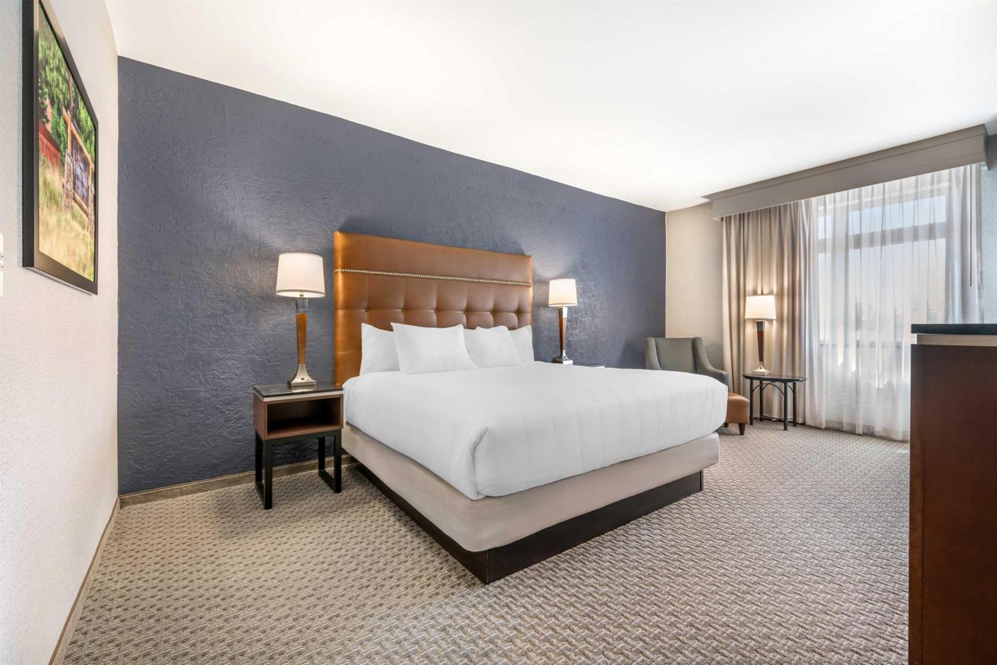Deluxe King Room – High Floor