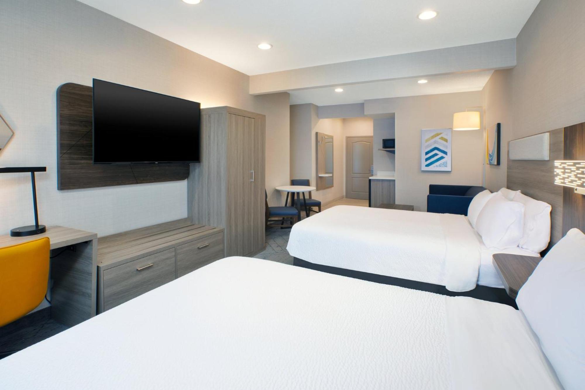 Standard Room Two Queen Beds Communications Accessible Tub