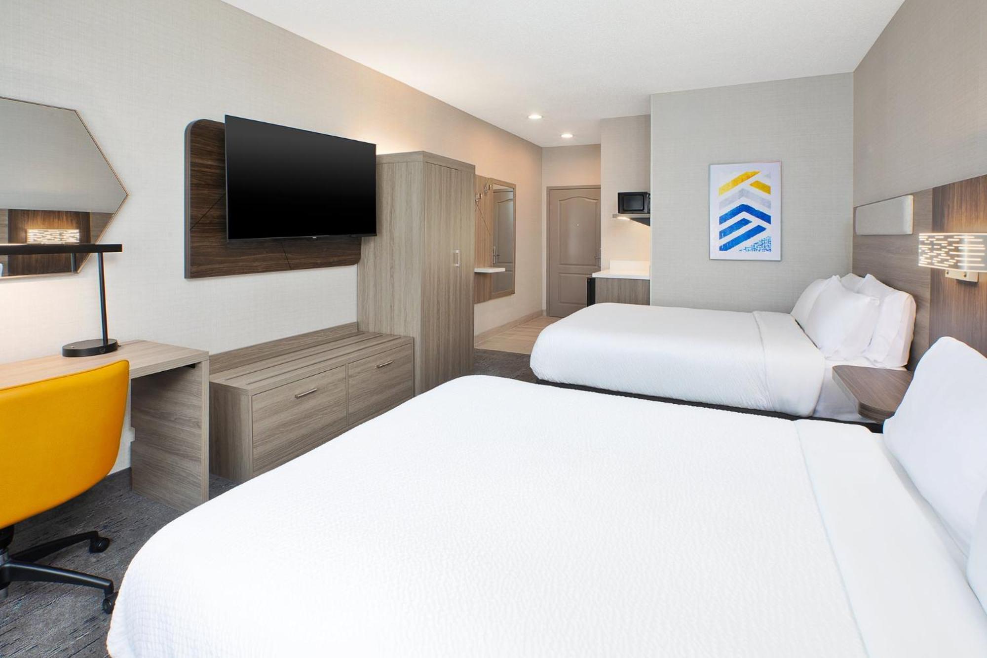 Standard Room Two Queen Beds Communications Accessible Tub