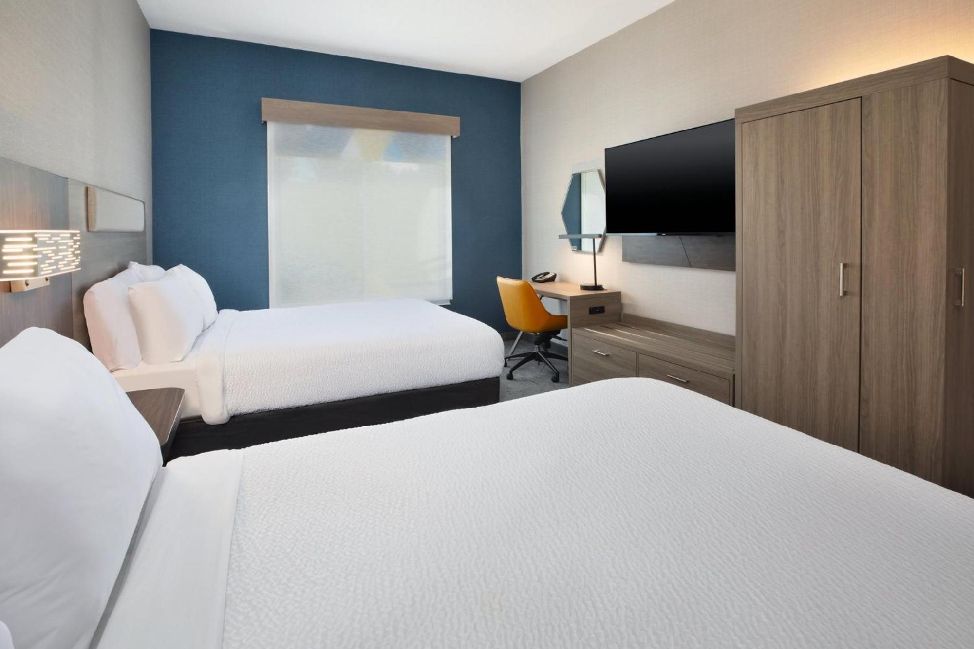 Standard Room Two Queen Beds Communications Accessible Tub