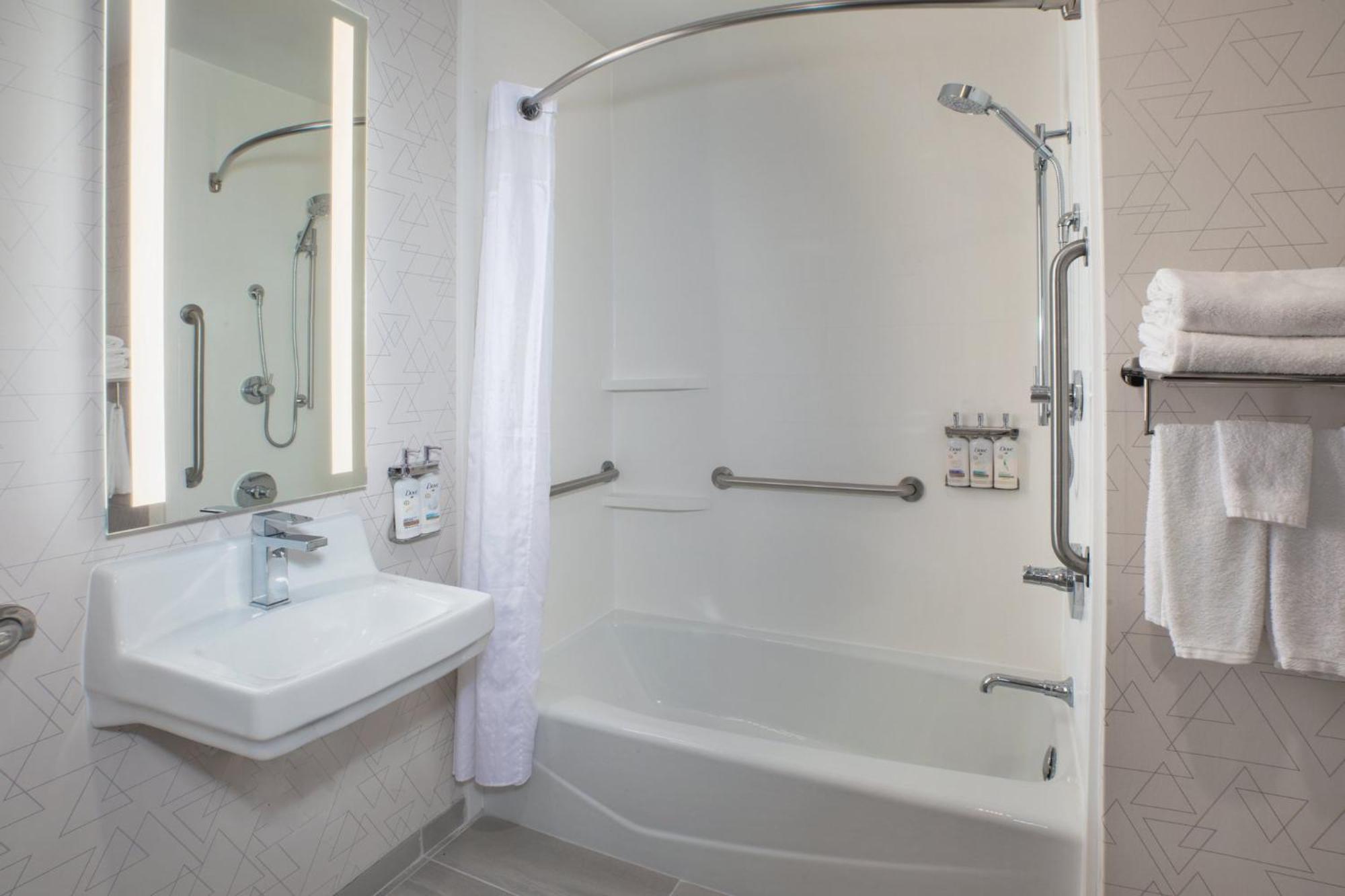 Standard Room Two Queen Beds Communications Accessible Tub