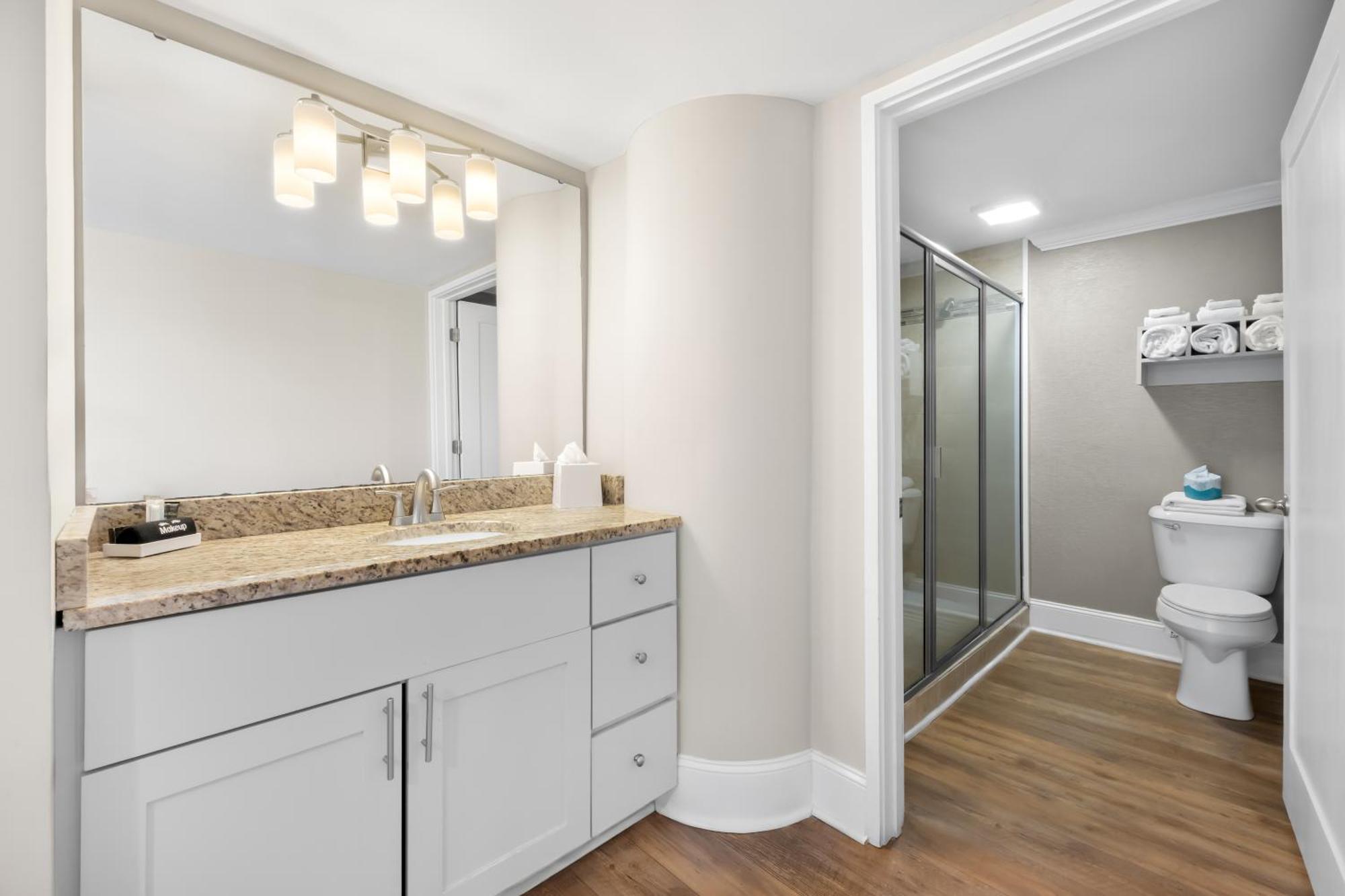 2 Queen Bed Studio City View