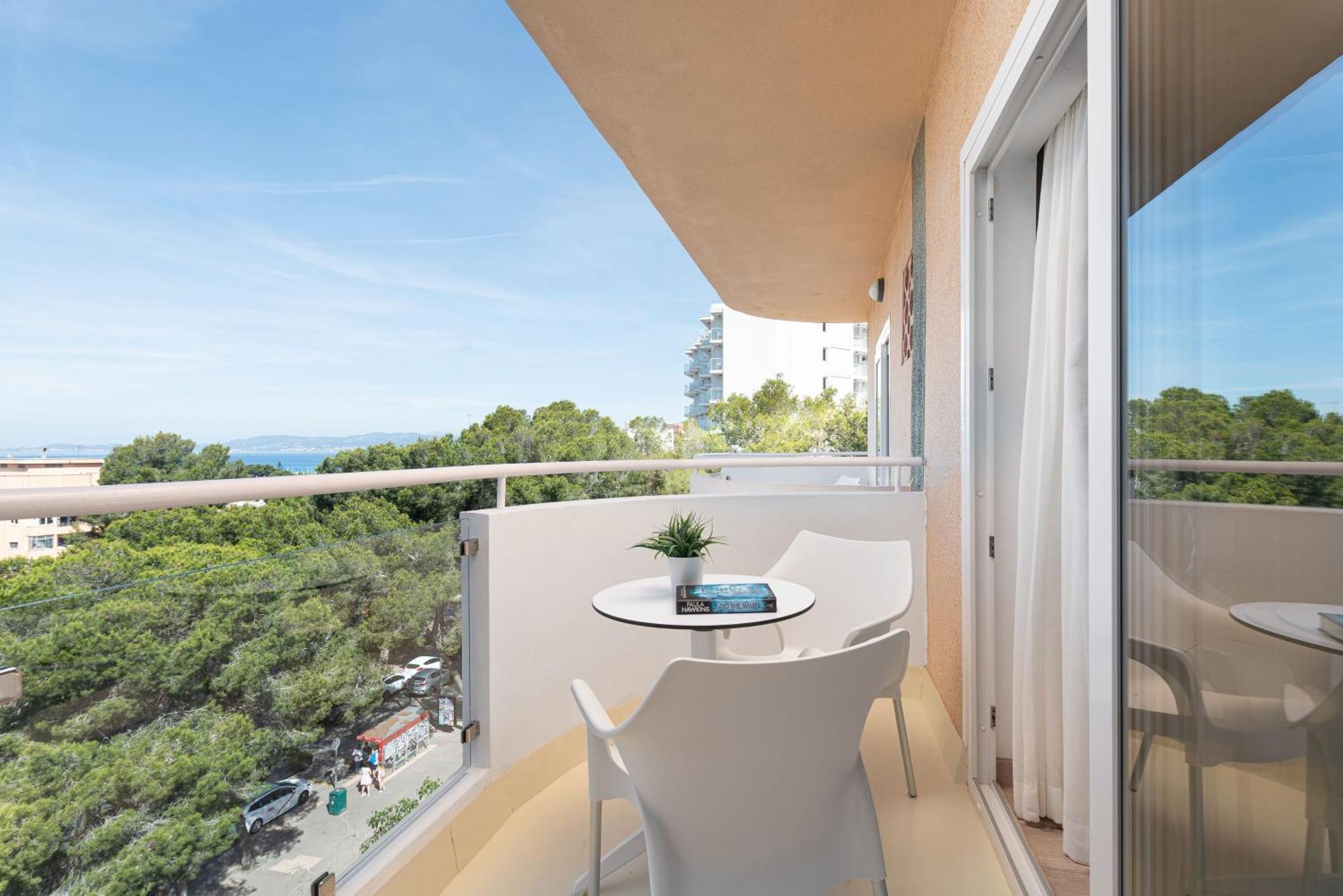 Premium Twin Room Side Sea View Balcony