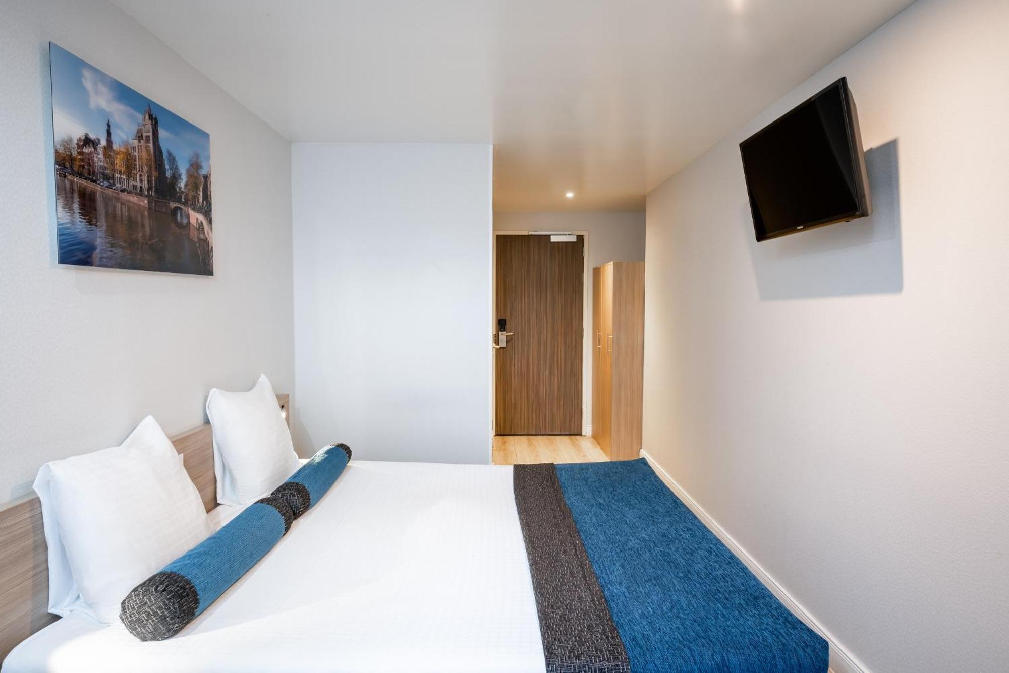 Basement Double Room Limited View