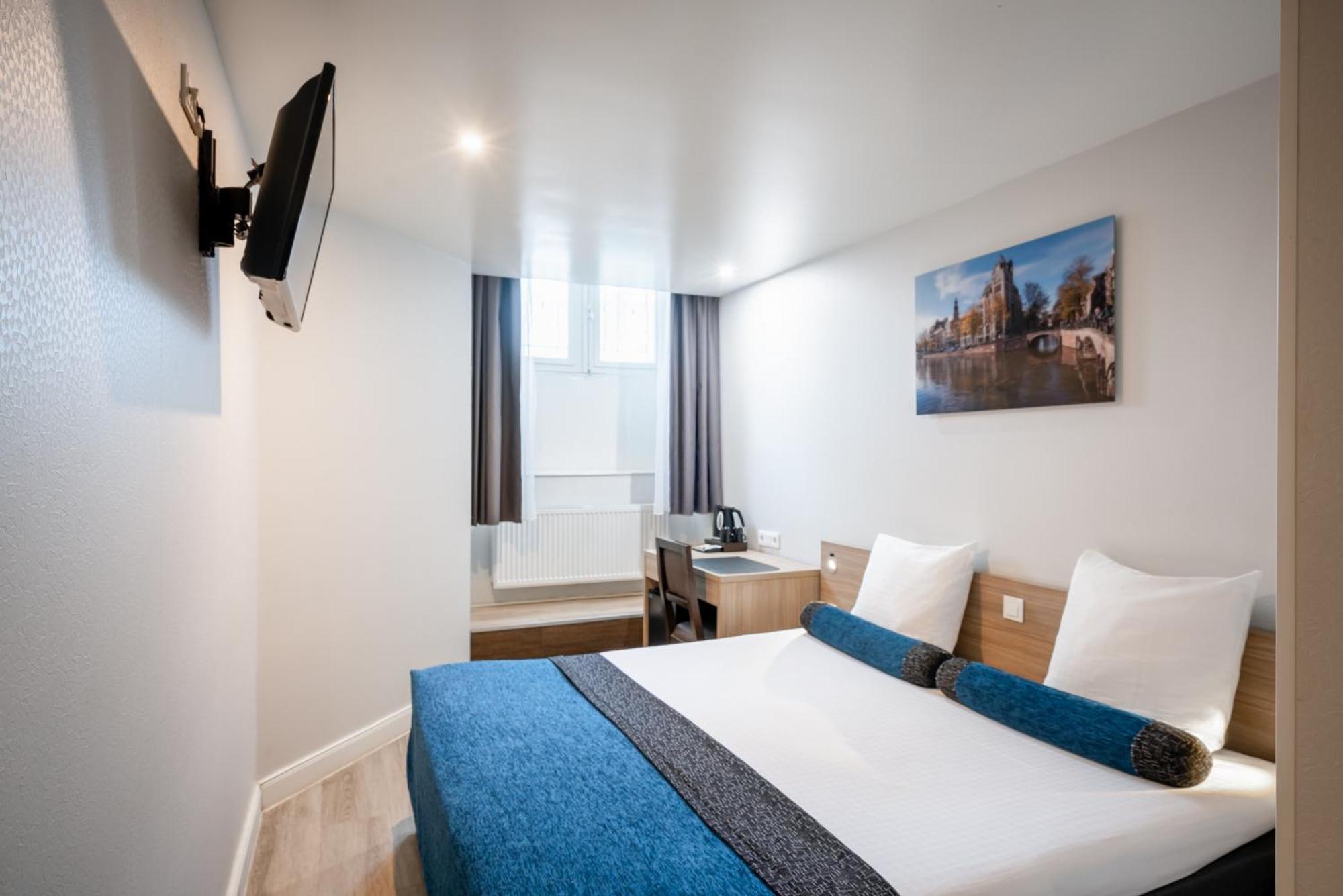 Basement Double Room Limited View