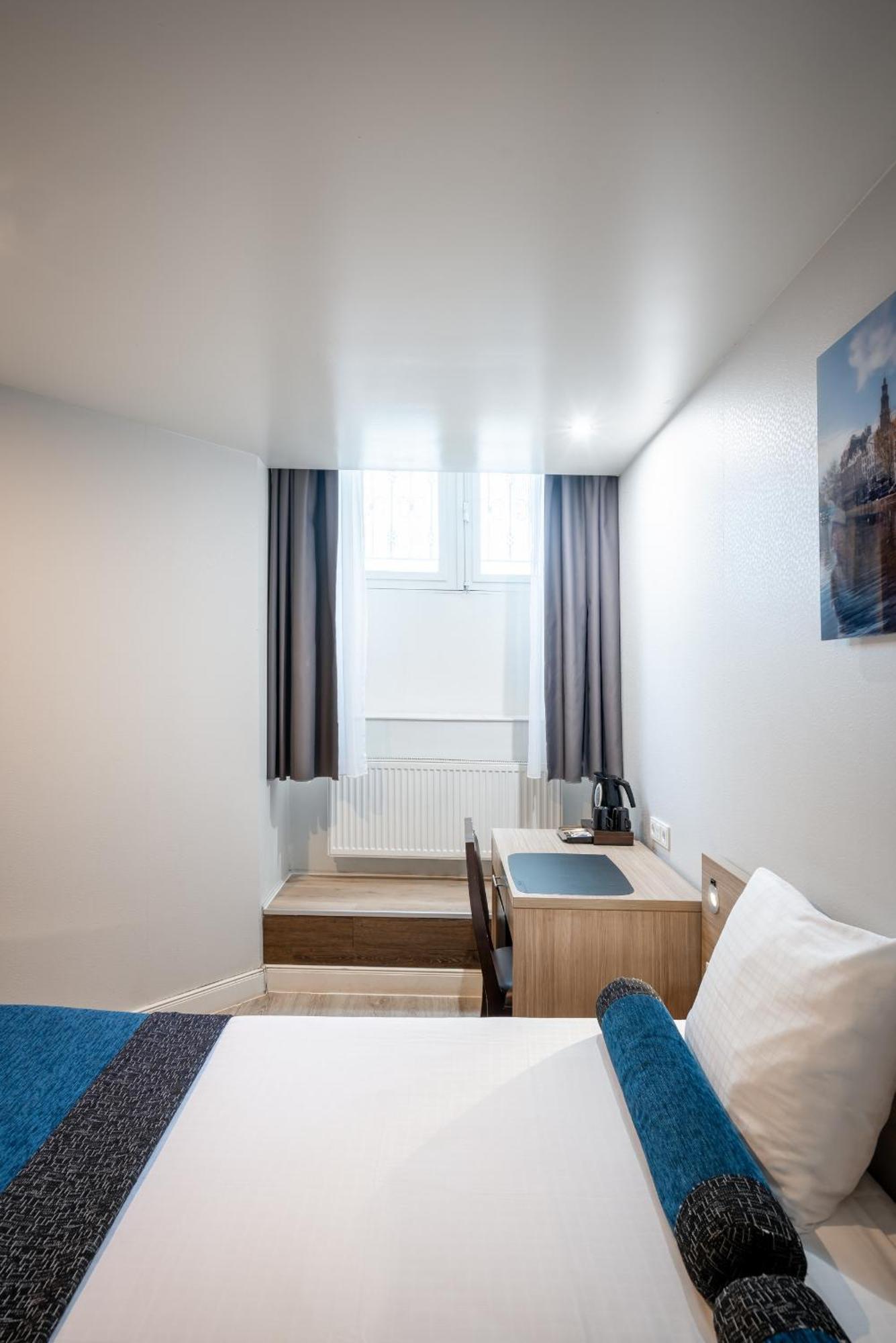 Basement Double Room Limited View