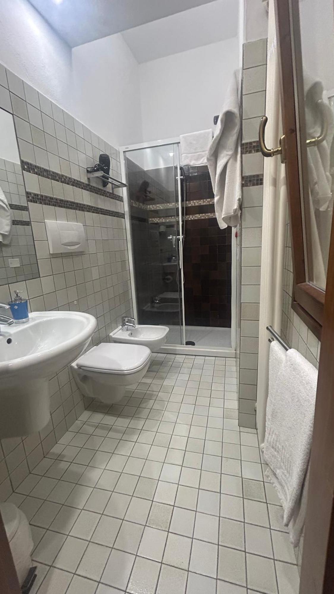 Double or Twin Room Private External Bathroom