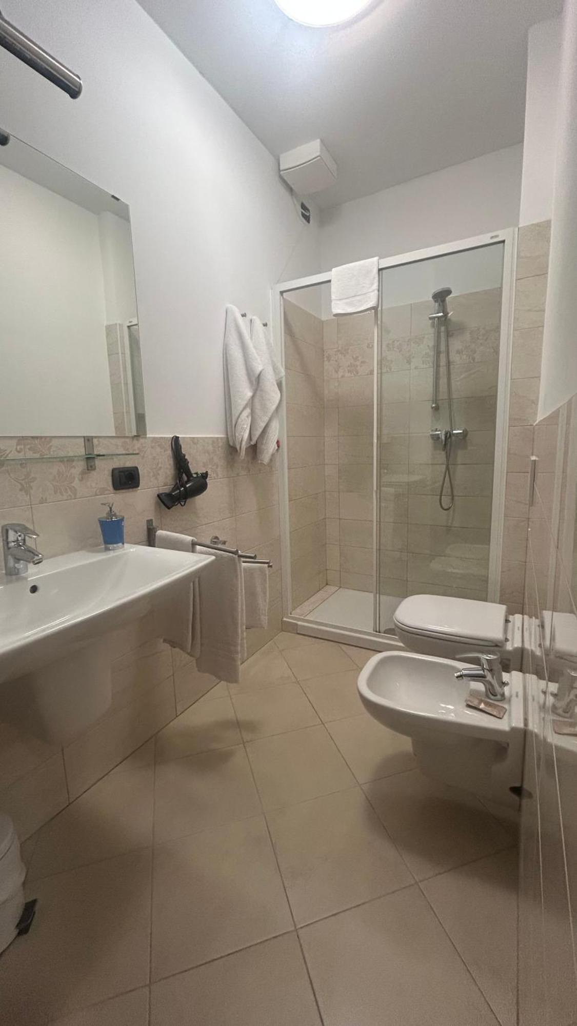 Double or Twin Room Private External Bathroom
