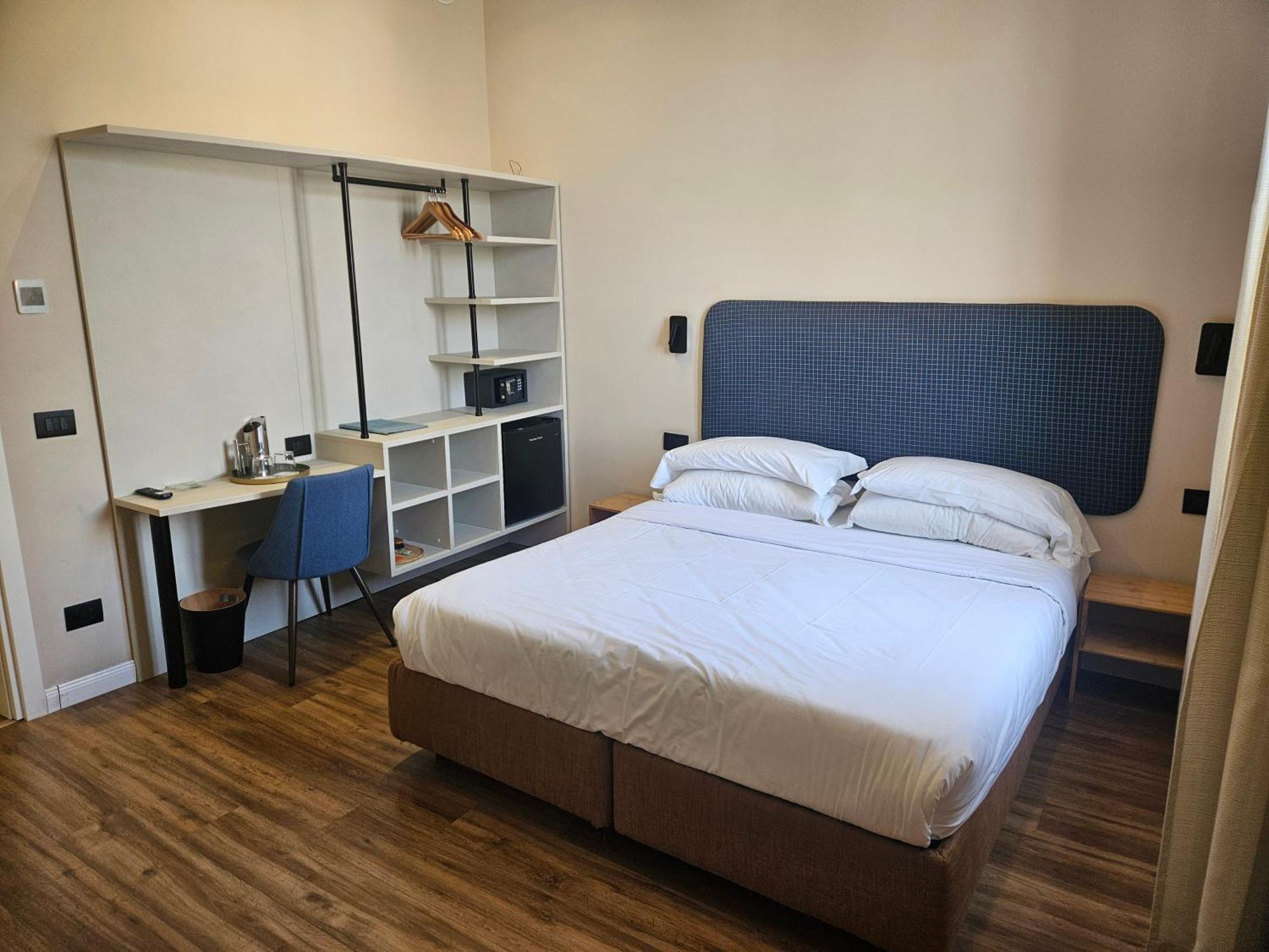 Double or Twin Room Side Sea View