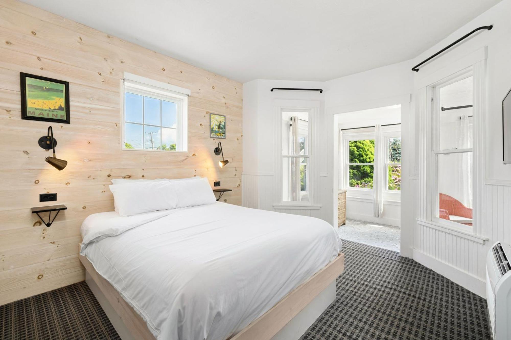 Deluxe Queen Room