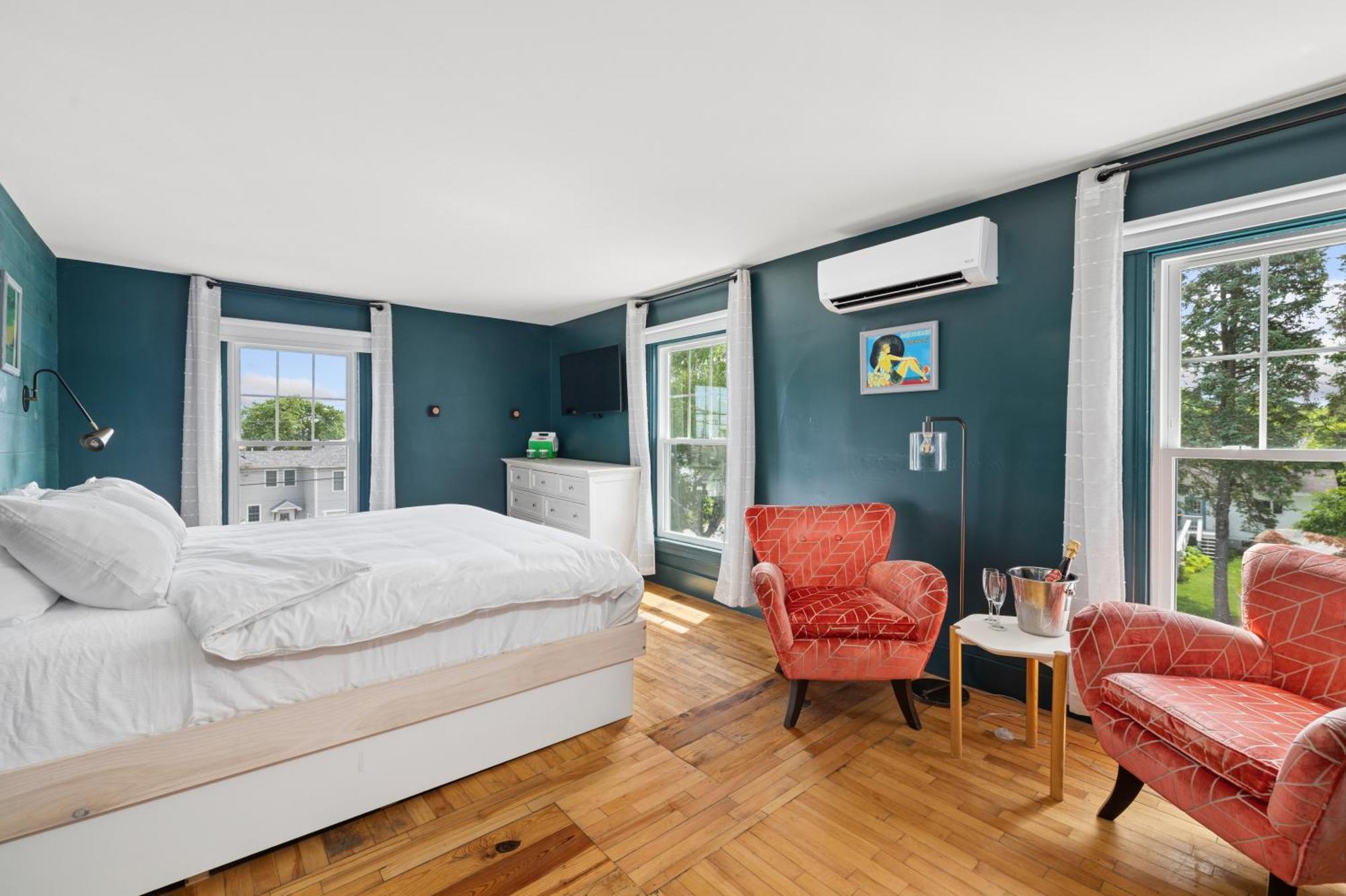 Deluxe King Room