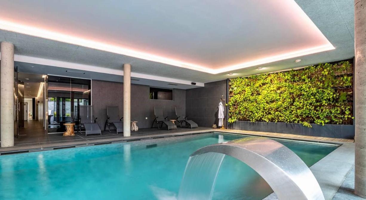 Deluxe Double Room Shower Castle View Wellness