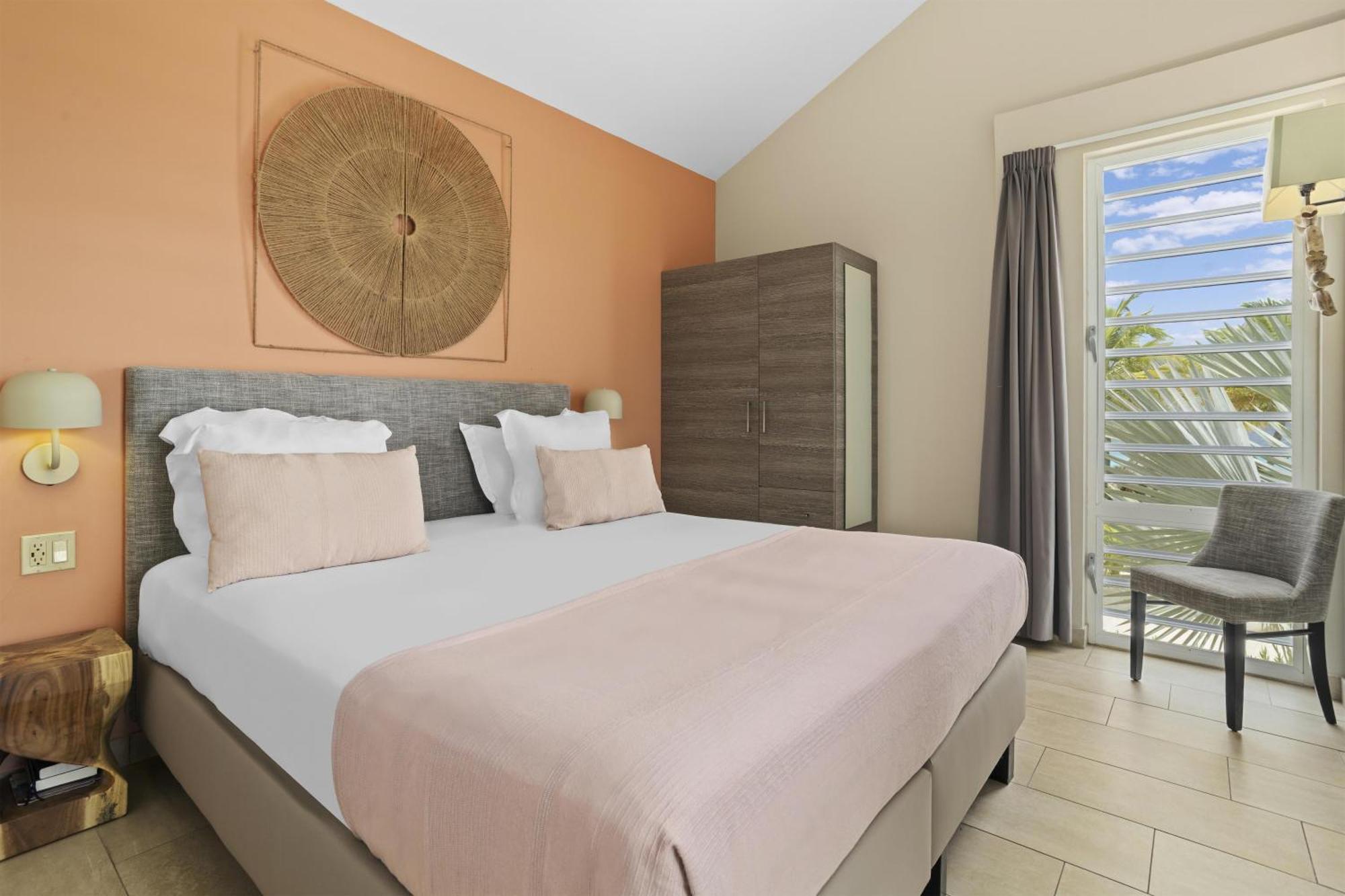 One-Bedroom Apartment Sofa Bed