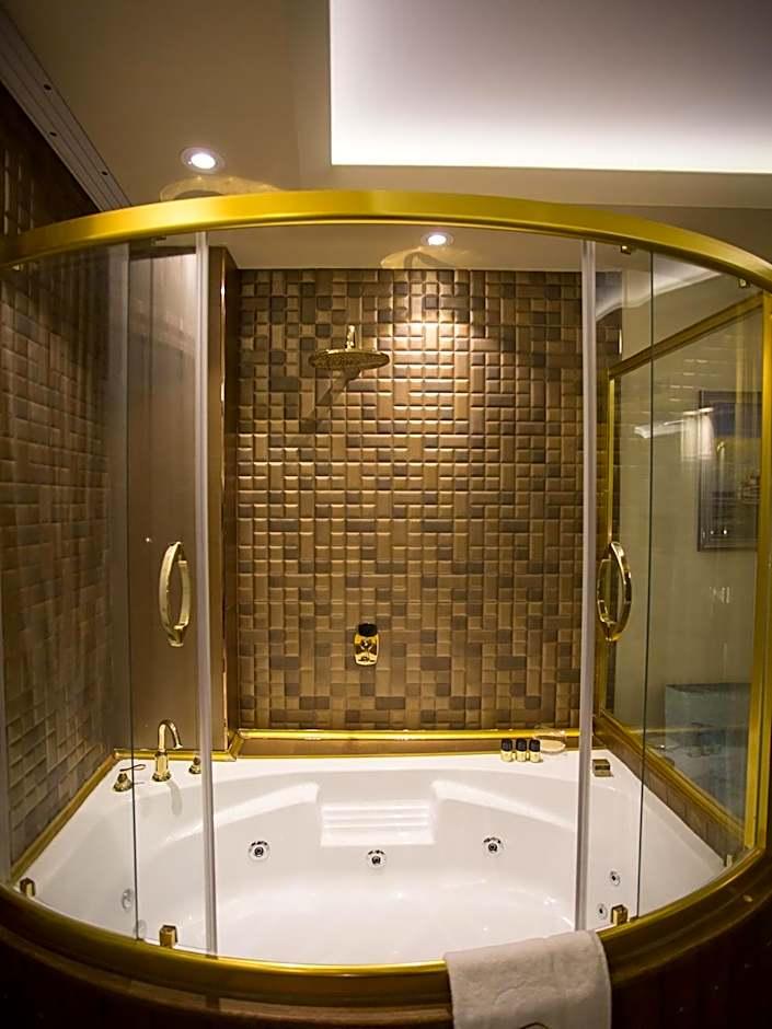 Deluxe Suite Jacuzzi