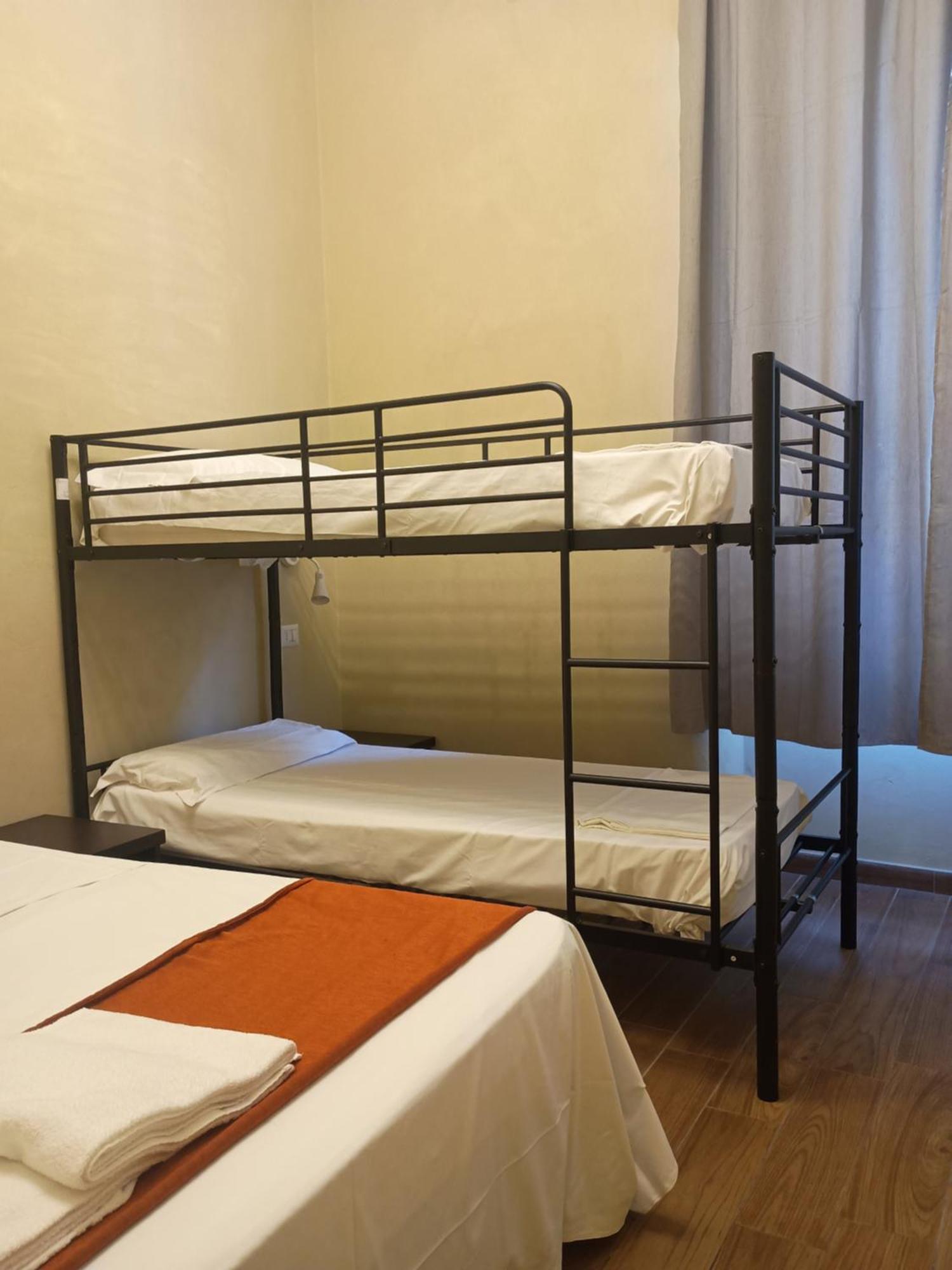 Bed 6-Bed Mixed Dormitory Room