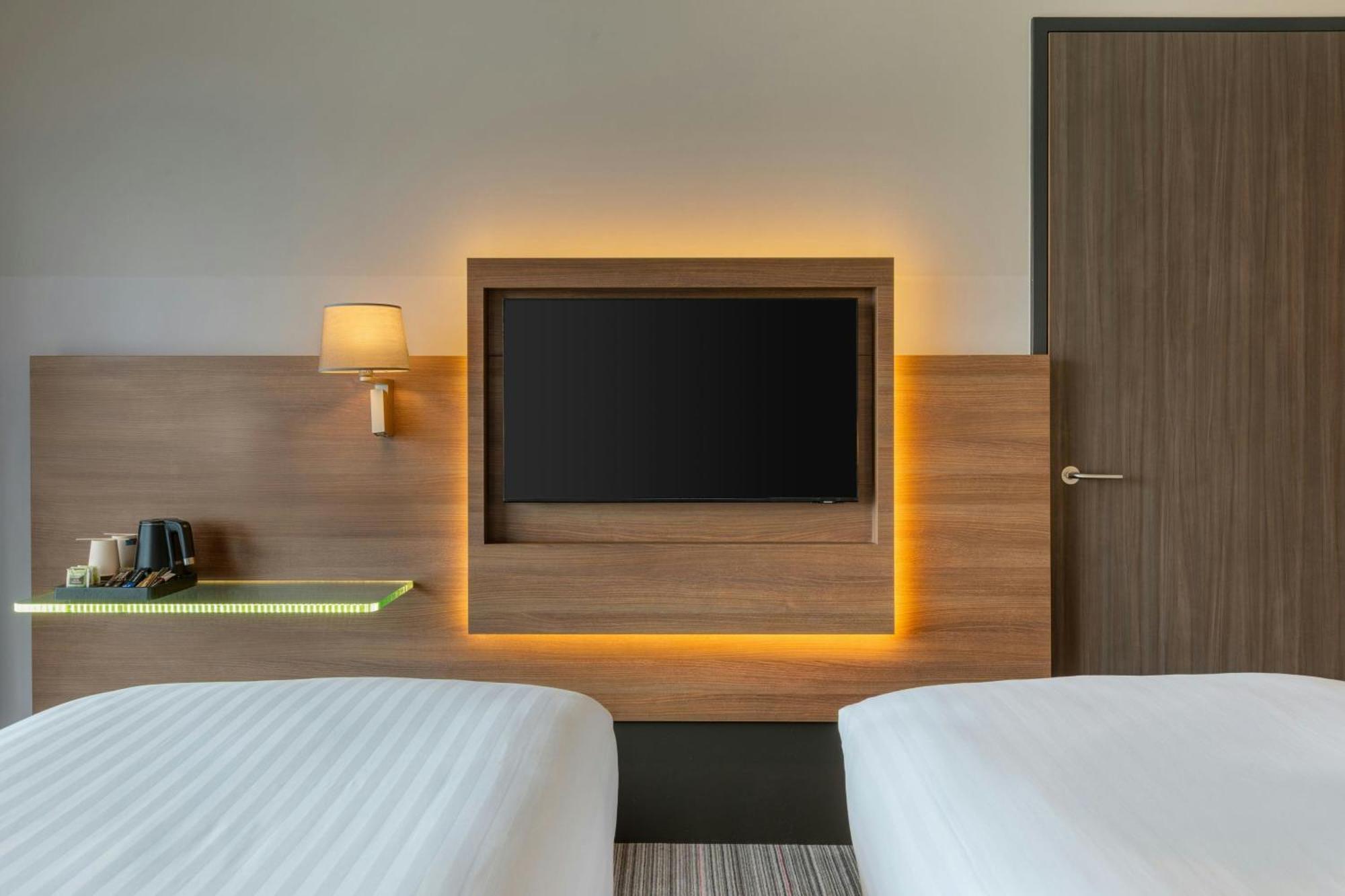 Twin Room Moxy Sleeper Twin