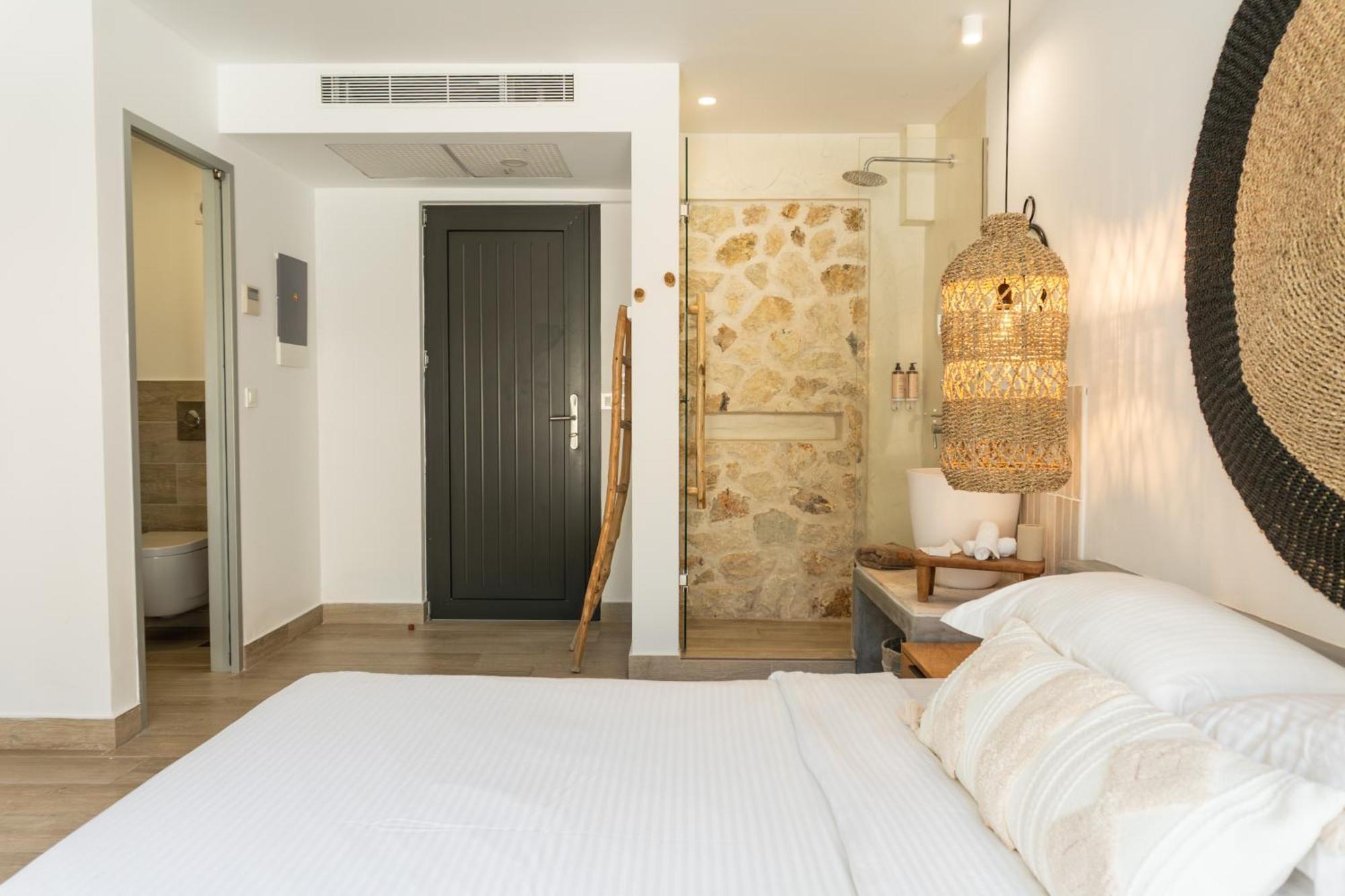 Superior Double Room Outdoor Jacuzzi