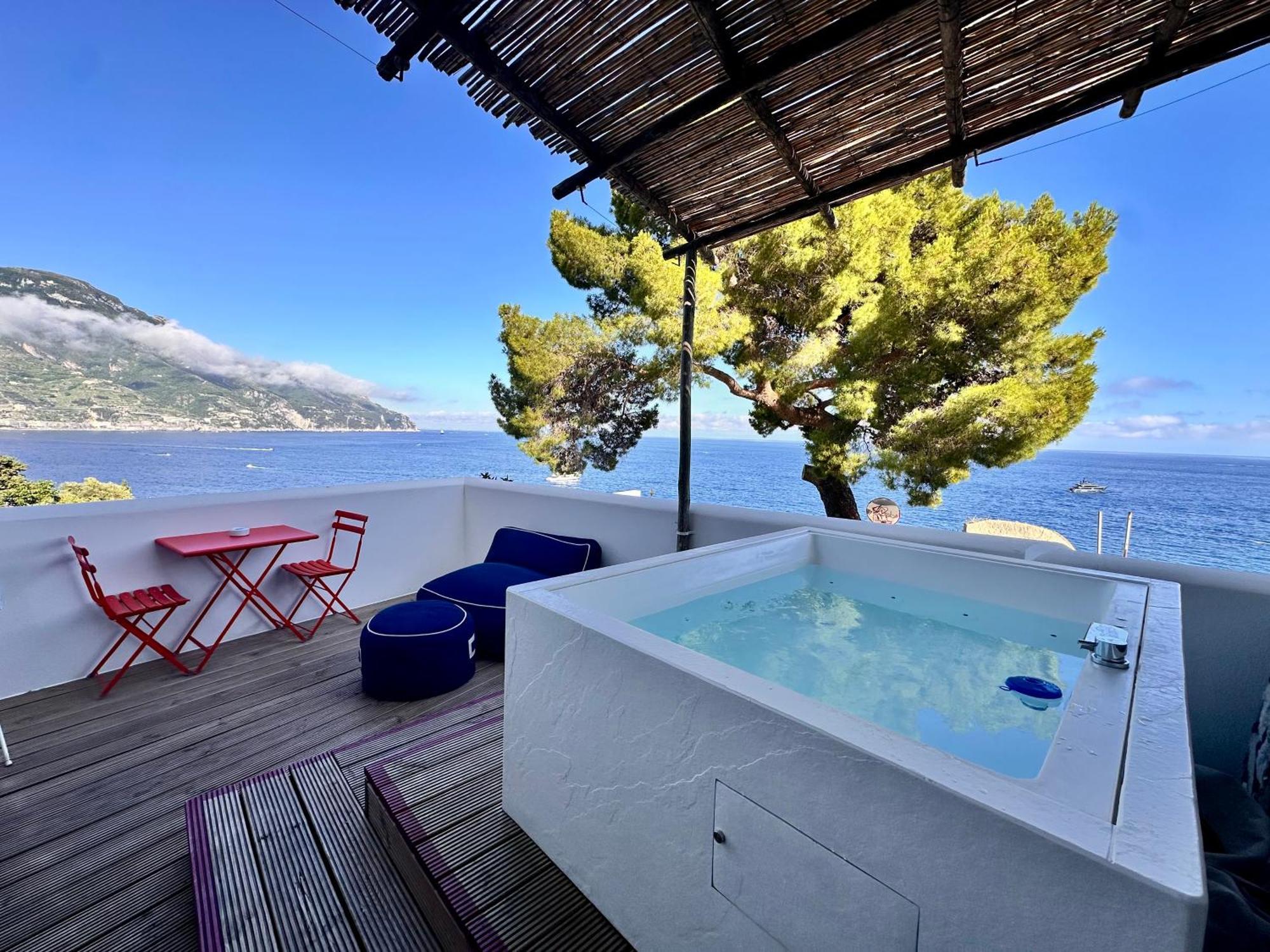Jacuzzi Suite Sea View Terrace