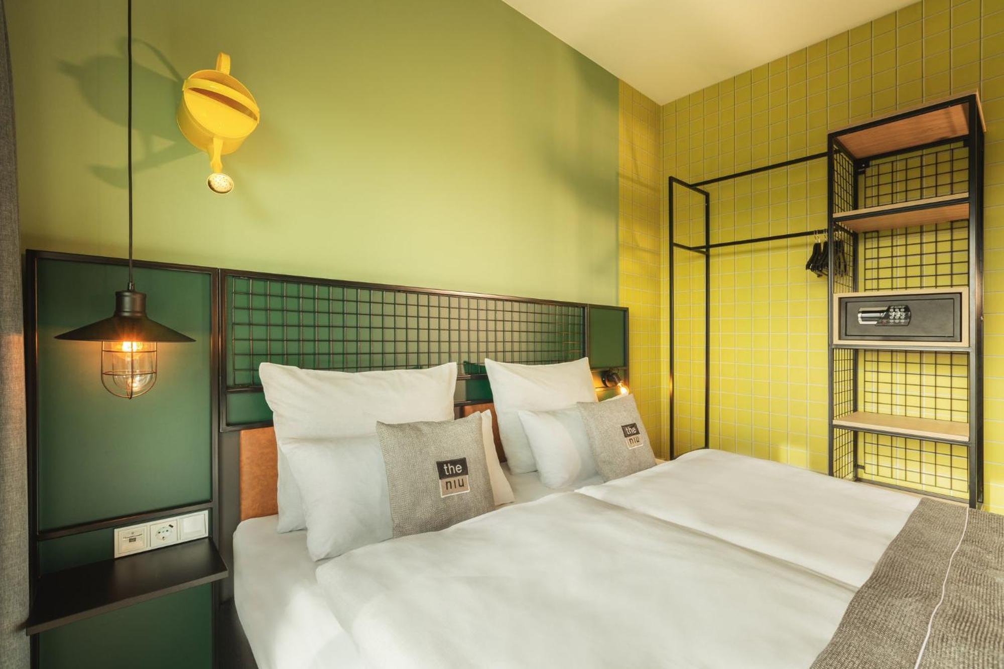 Standard Queen Room