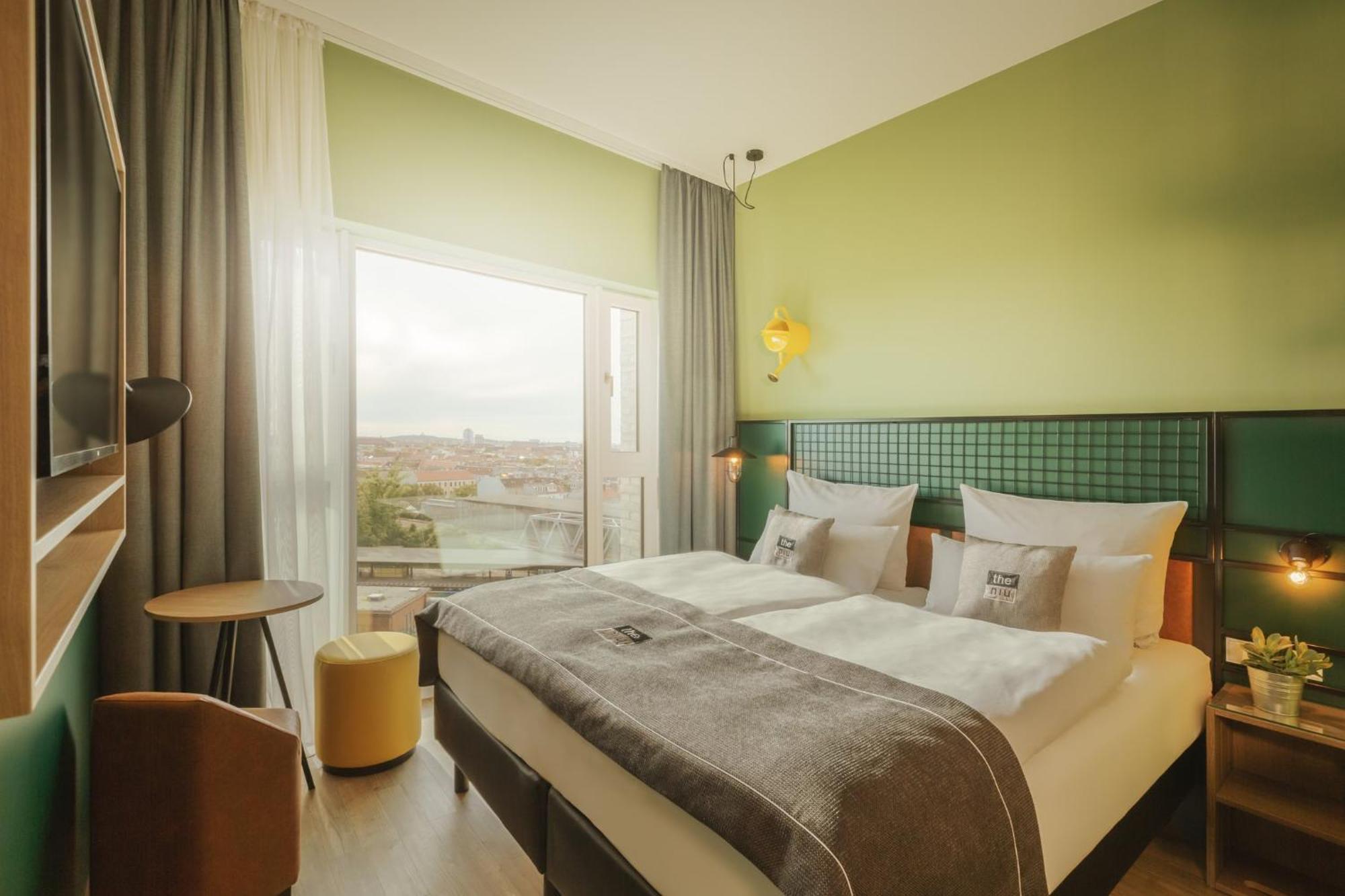 Standard Queen Room