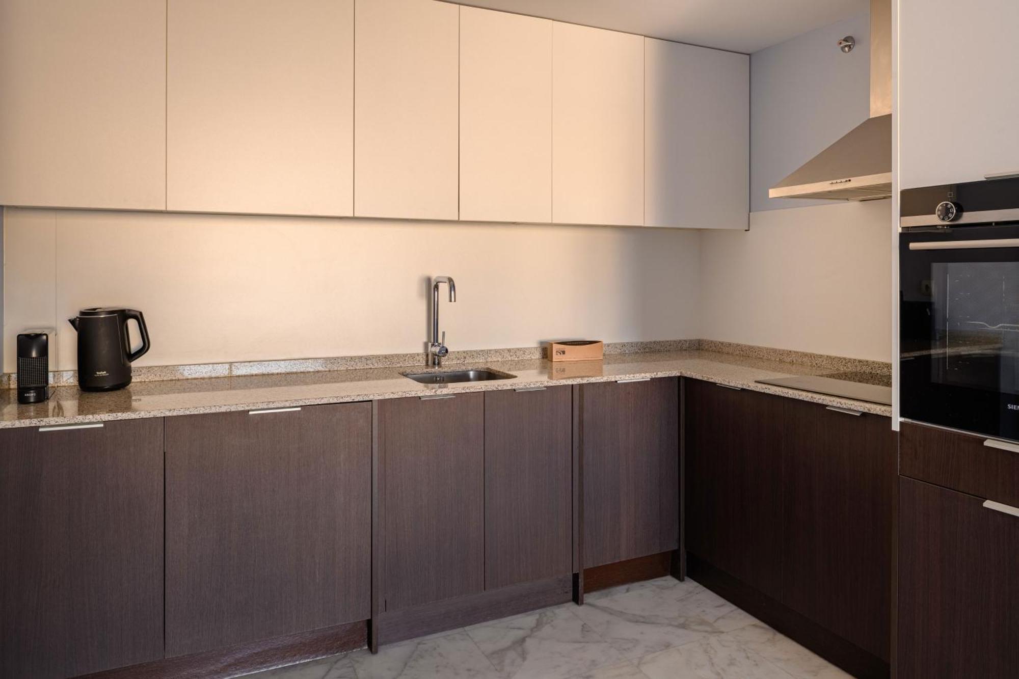 Deluxe One-Bedroom Apartment Balcony or Terrace
