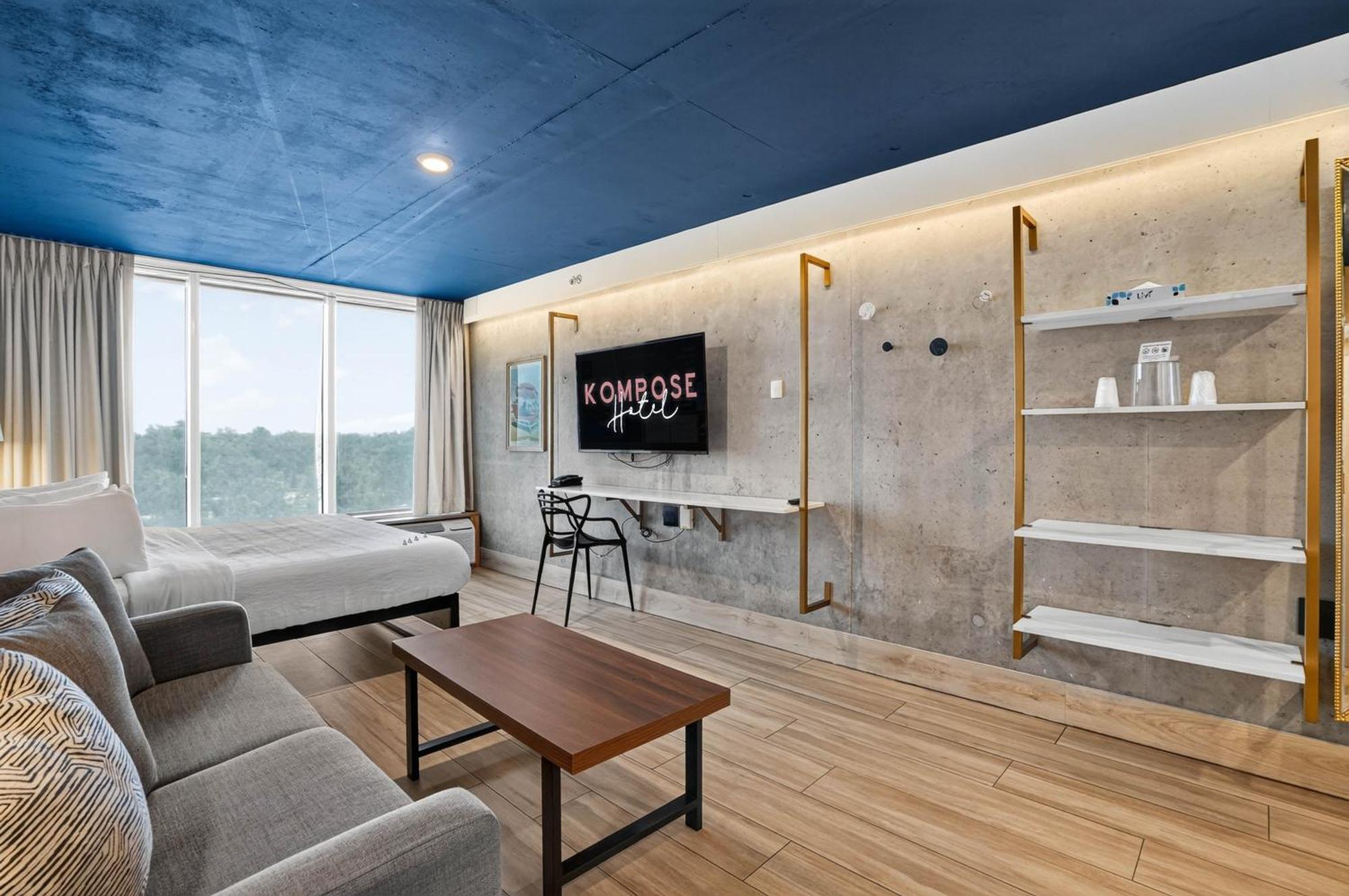 Deluxe Queen Room