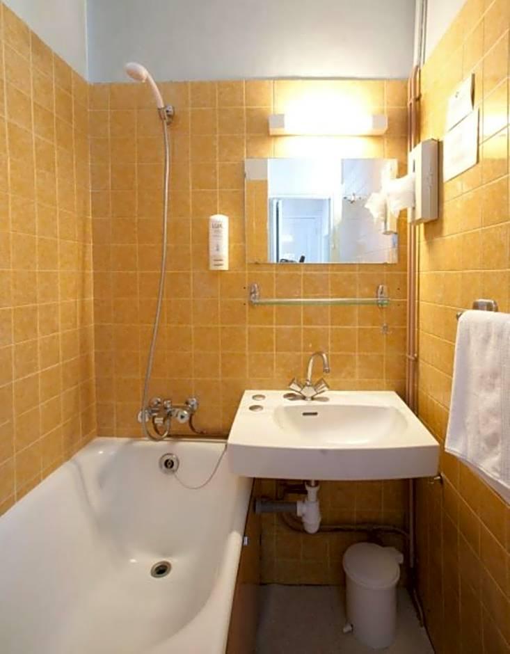 Triple Room jacuzzi access