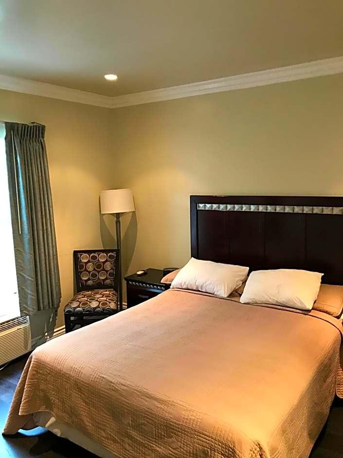 Deluxe Queen Room