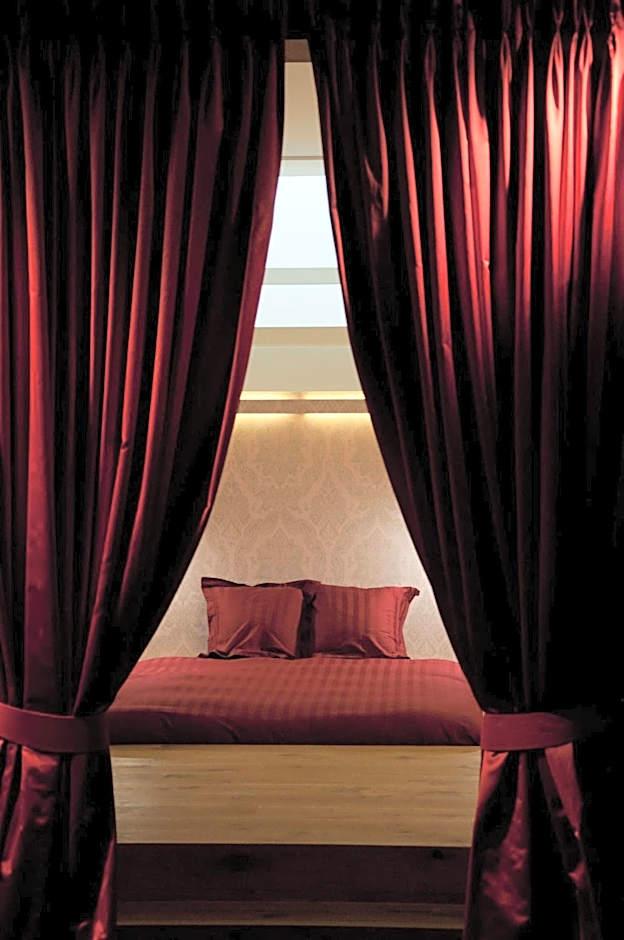 Honeymoon Suite