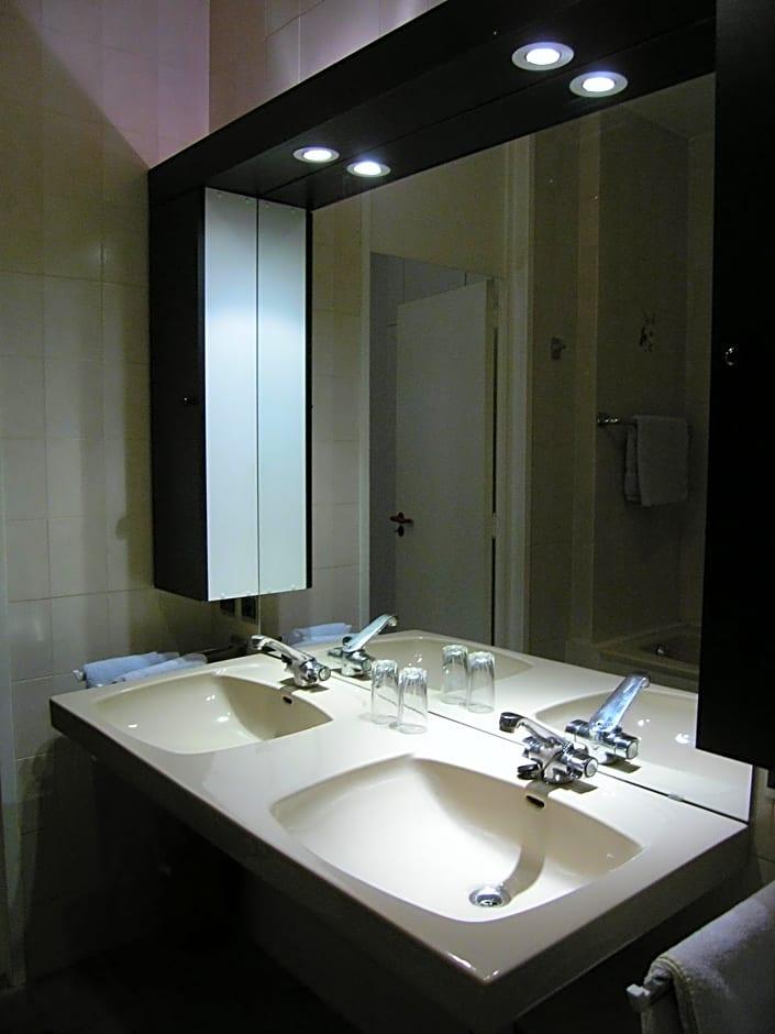 Deluxe Double Room Bath