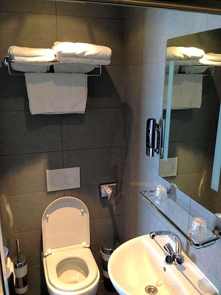 Double Room Private Bathroom