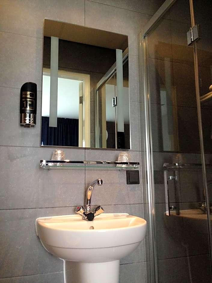 Twin Room Private Bathroom
