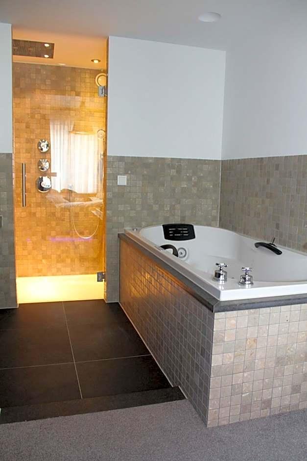 Luxury Suite