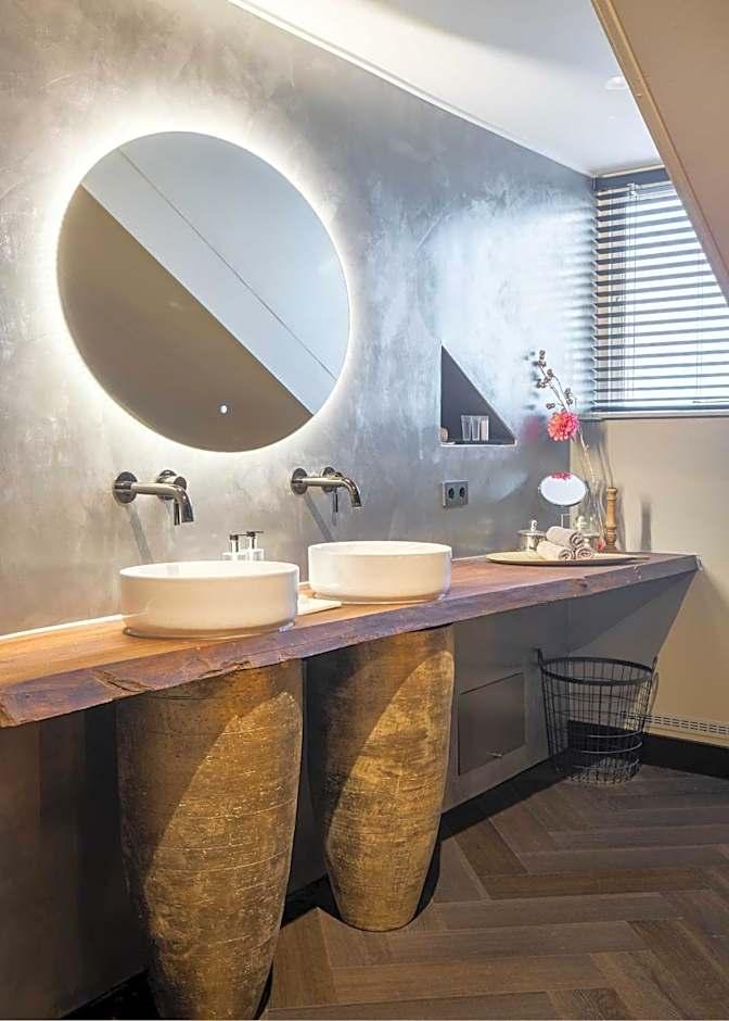 Deluxe King Suite