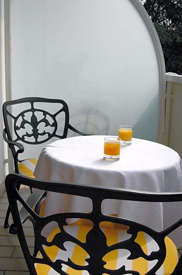 Superior Double or Twin Room Partial Lake View
