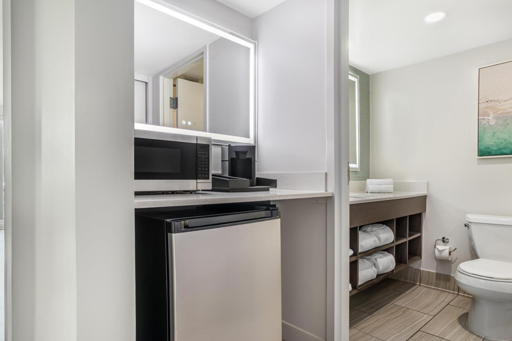 Studio Two Queen Beds Resort View