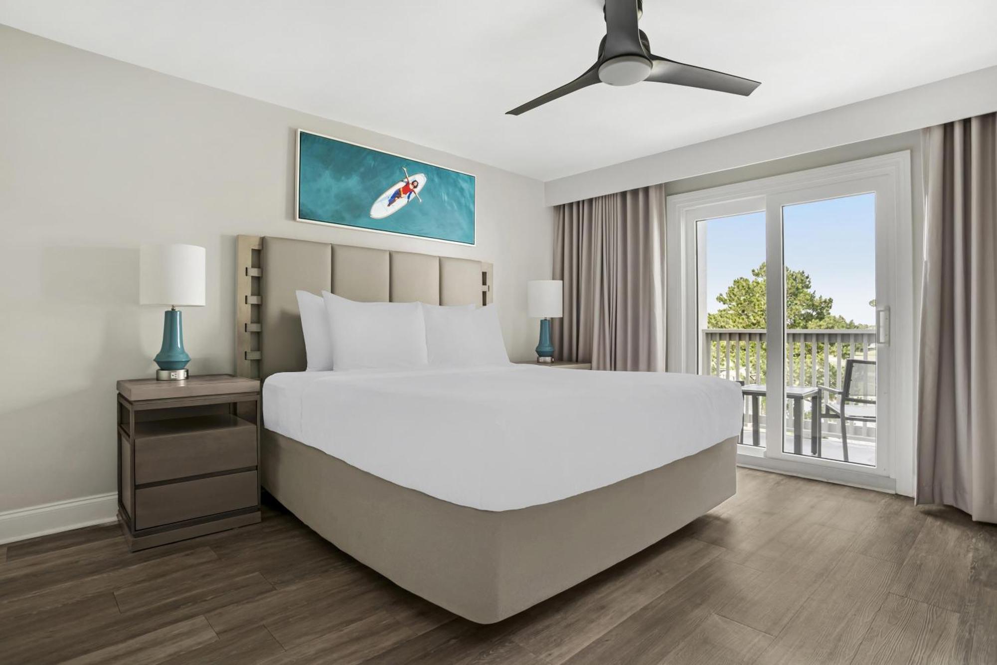 One-Bedroom Queen Suite Golf View