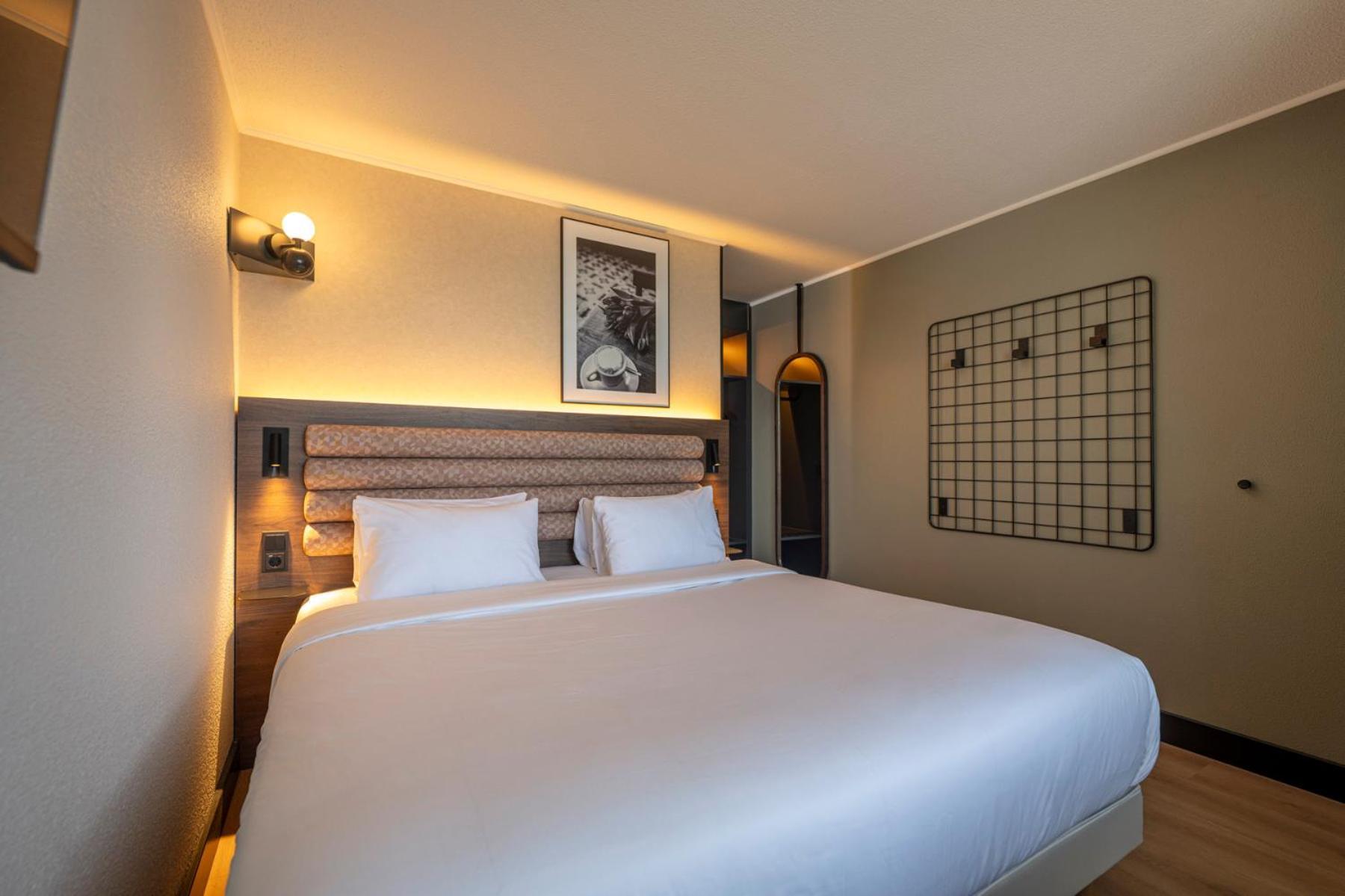 Superior Room 1 King Bed