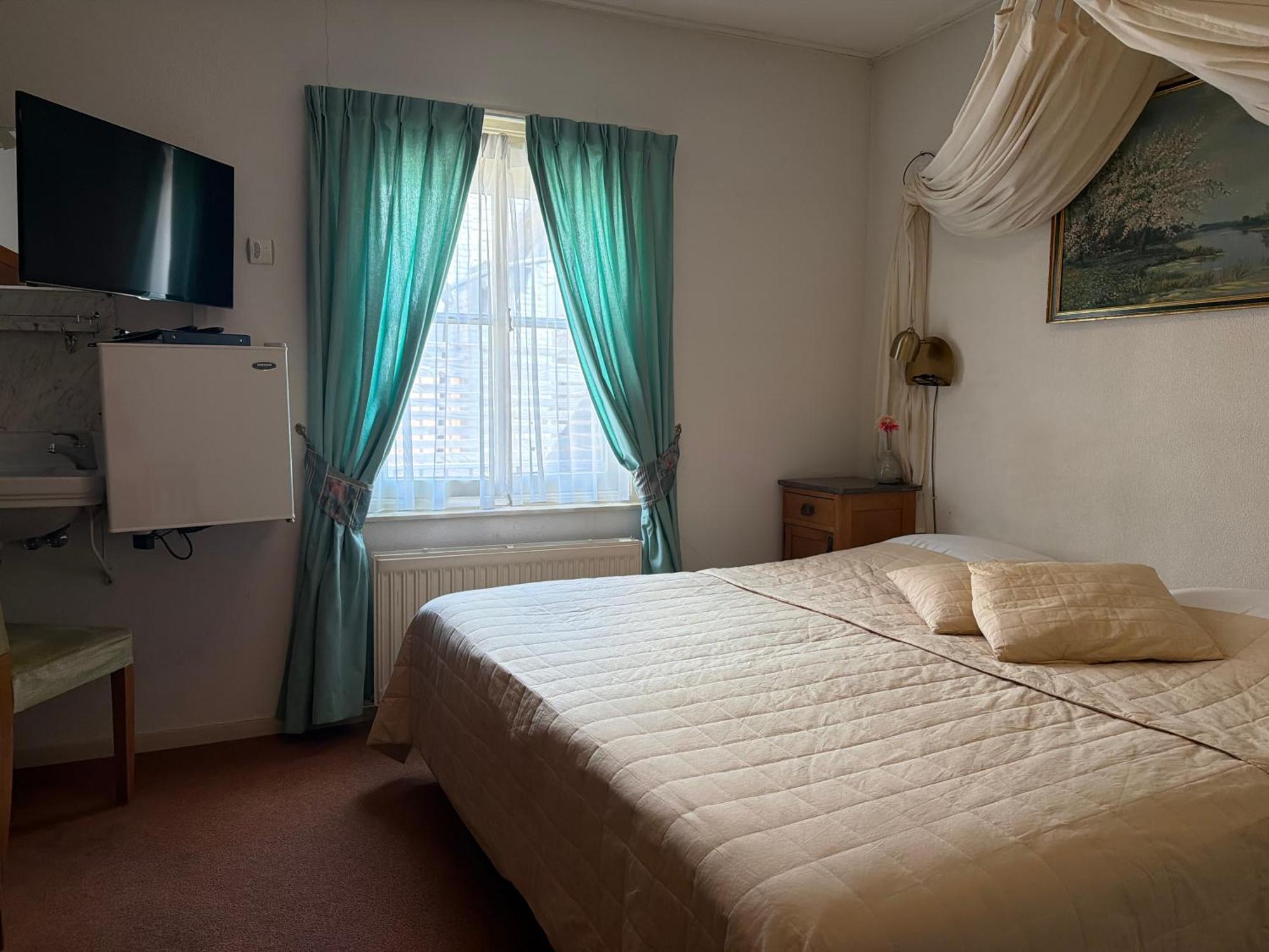 Double Room Private External Bathroom