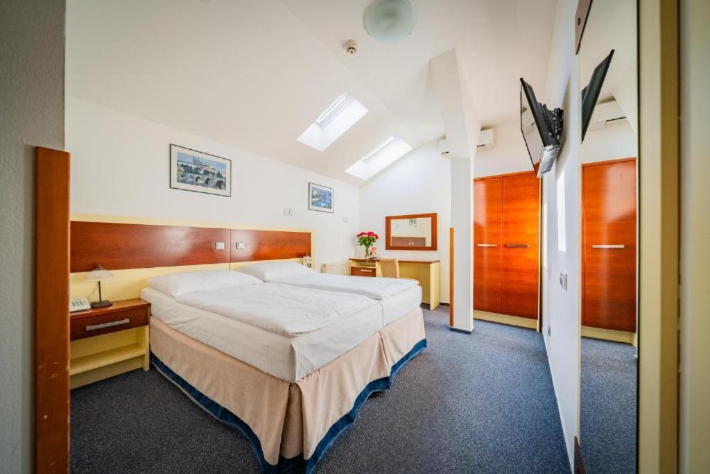 Double or Twin Room Air-Conditioning
