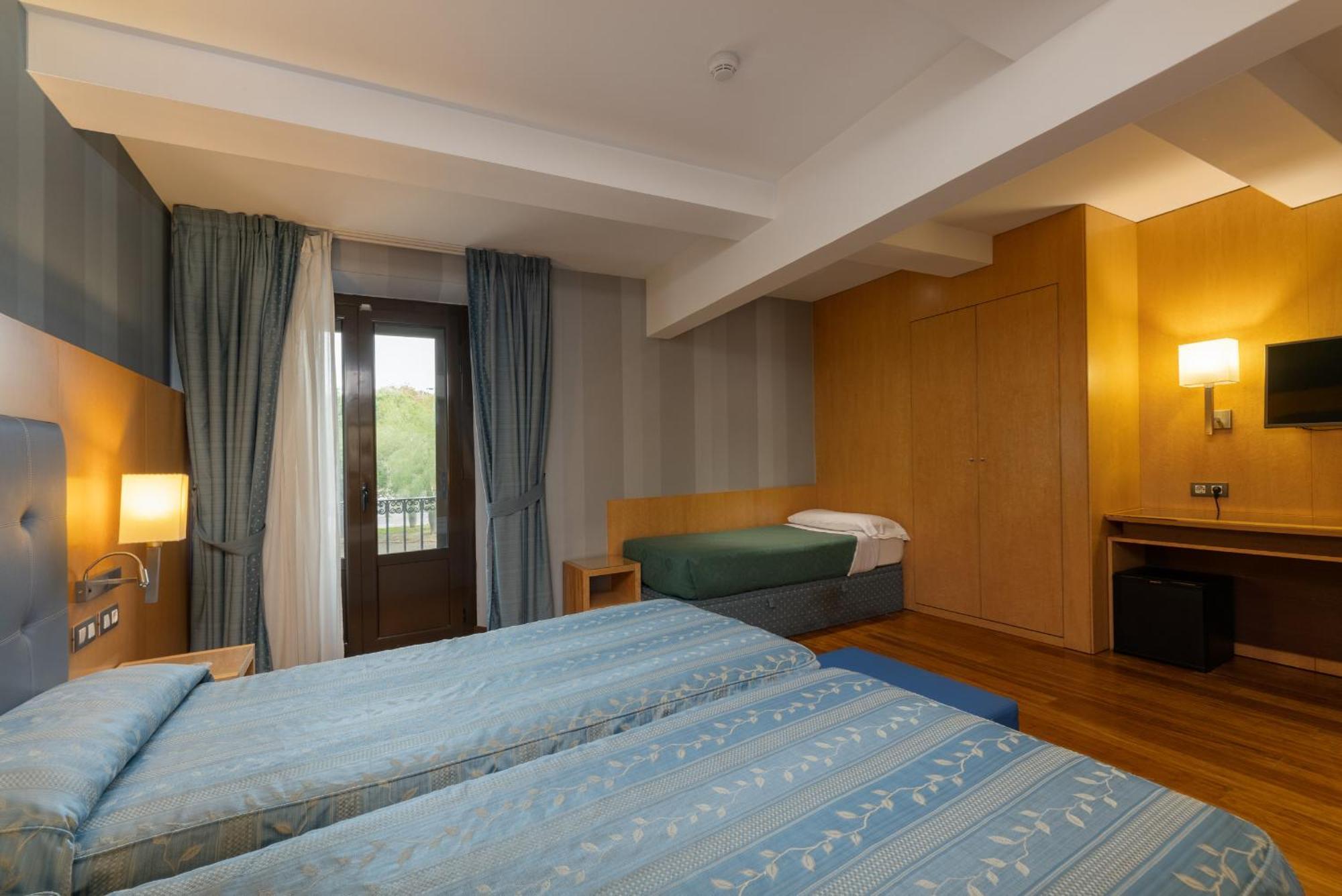 Double Room Extra Bed Balcony