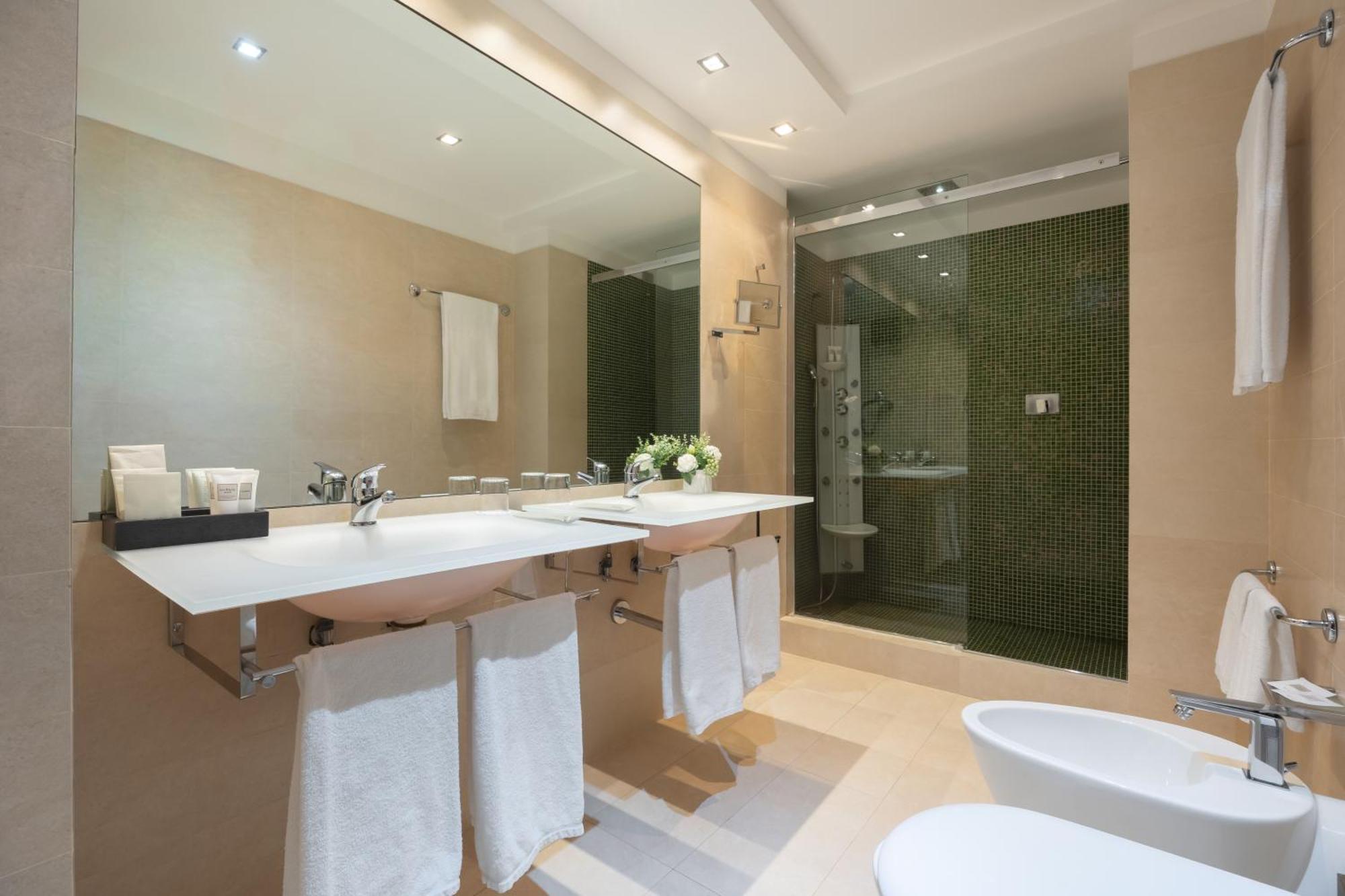 King Suite Spa Bath