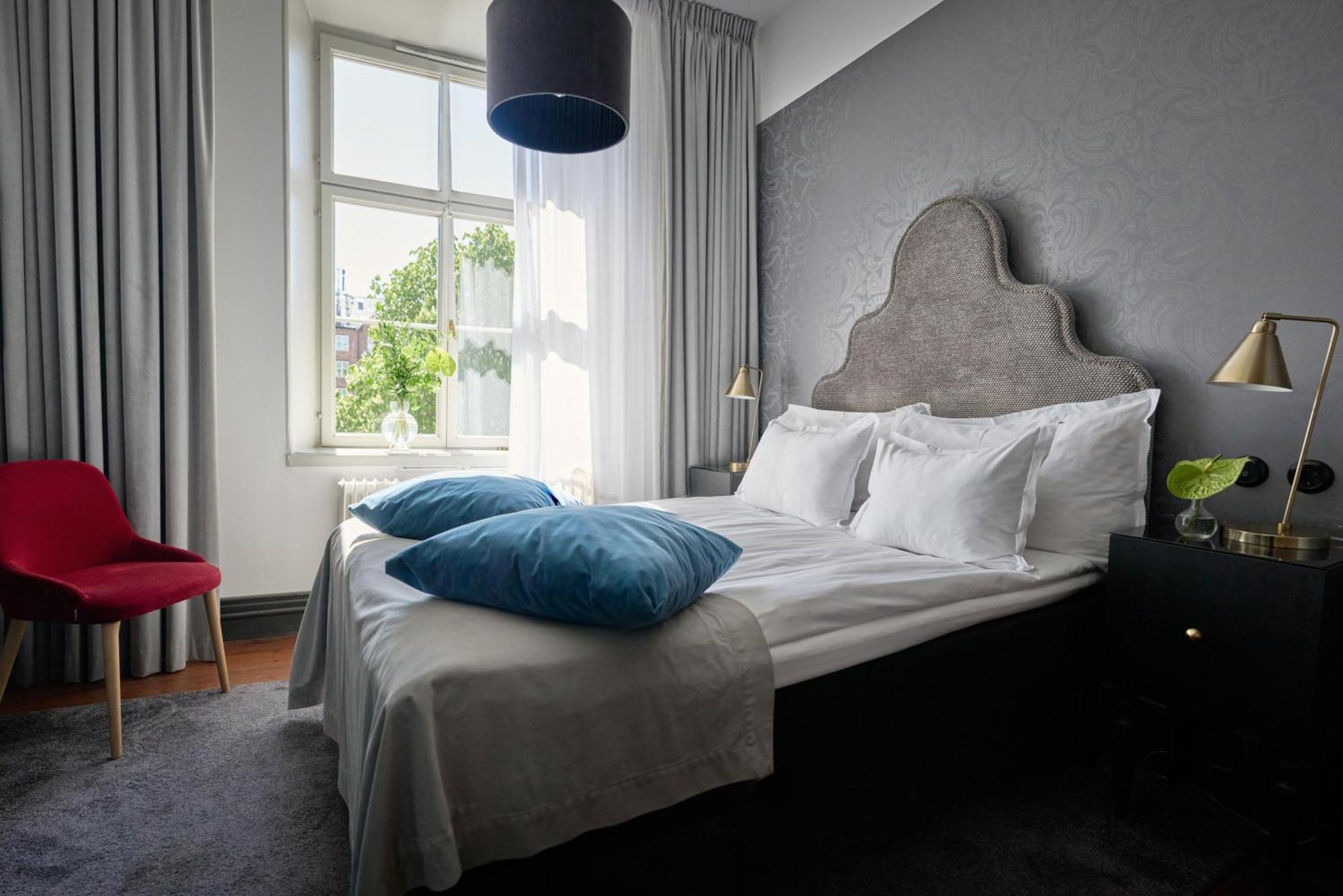 Small Queen Room