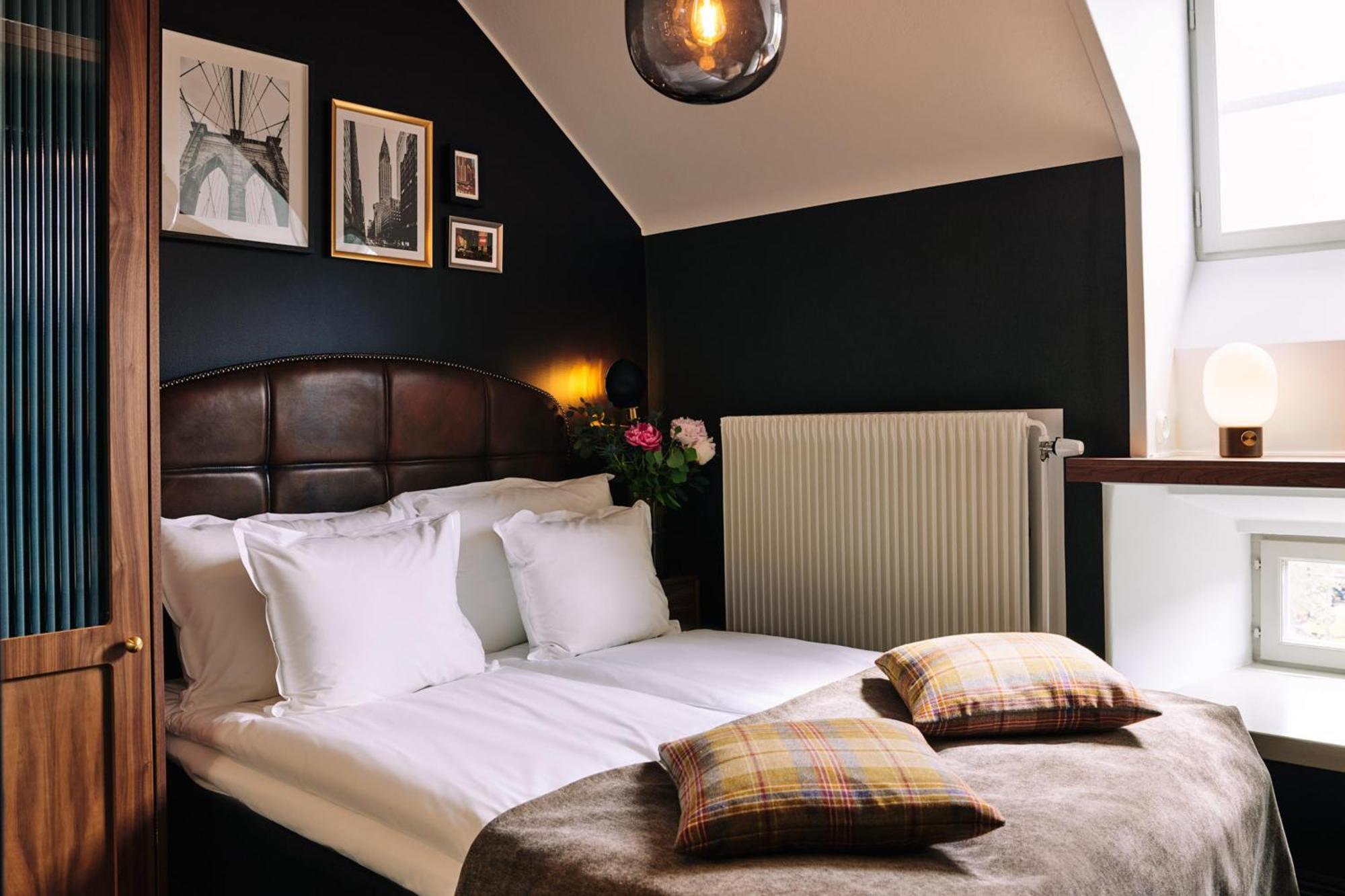 Small Queen Room