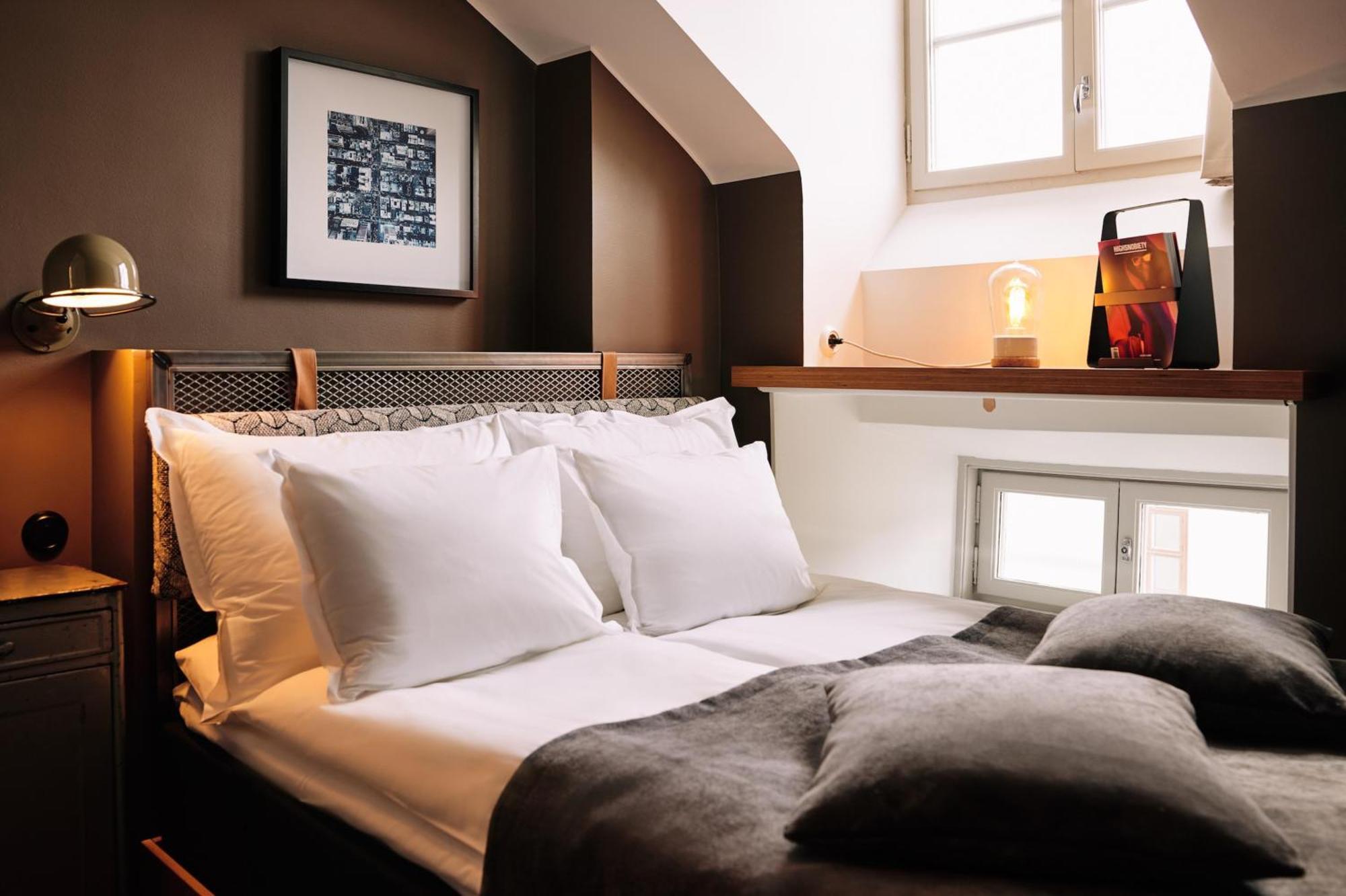 Small Queen Room