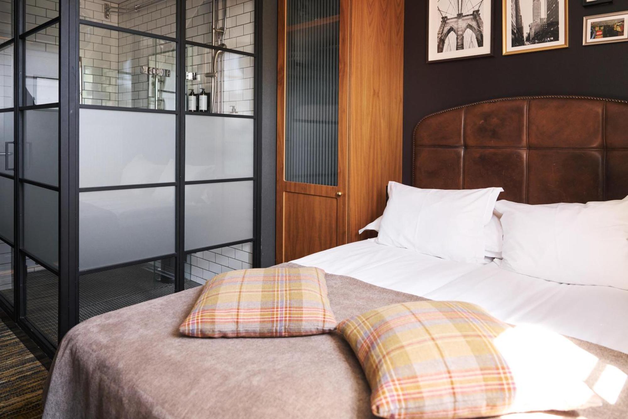Small Queen Room