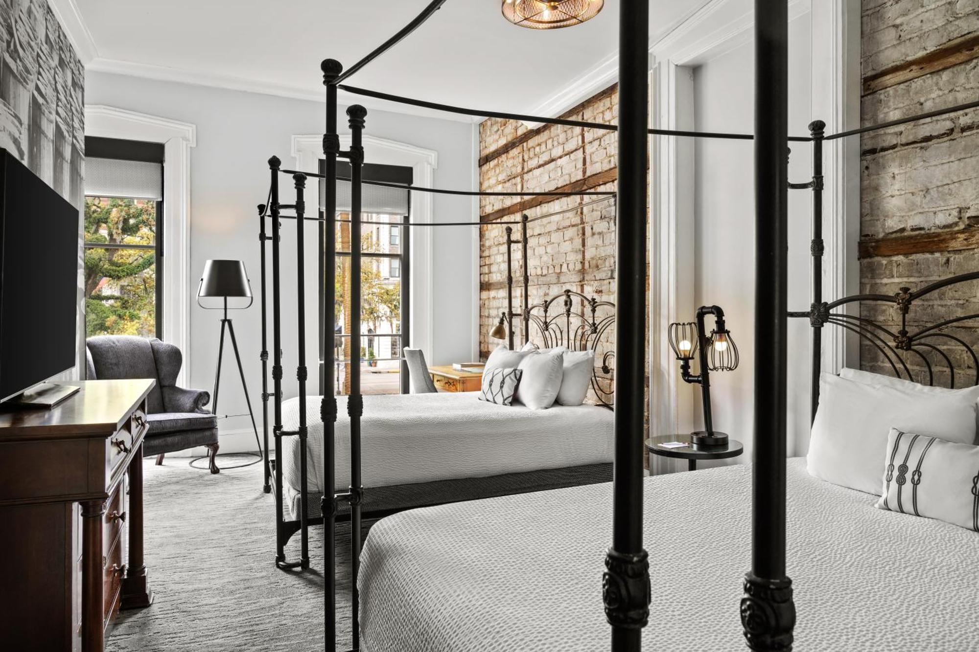 Queen Room Two Queen Beds City View