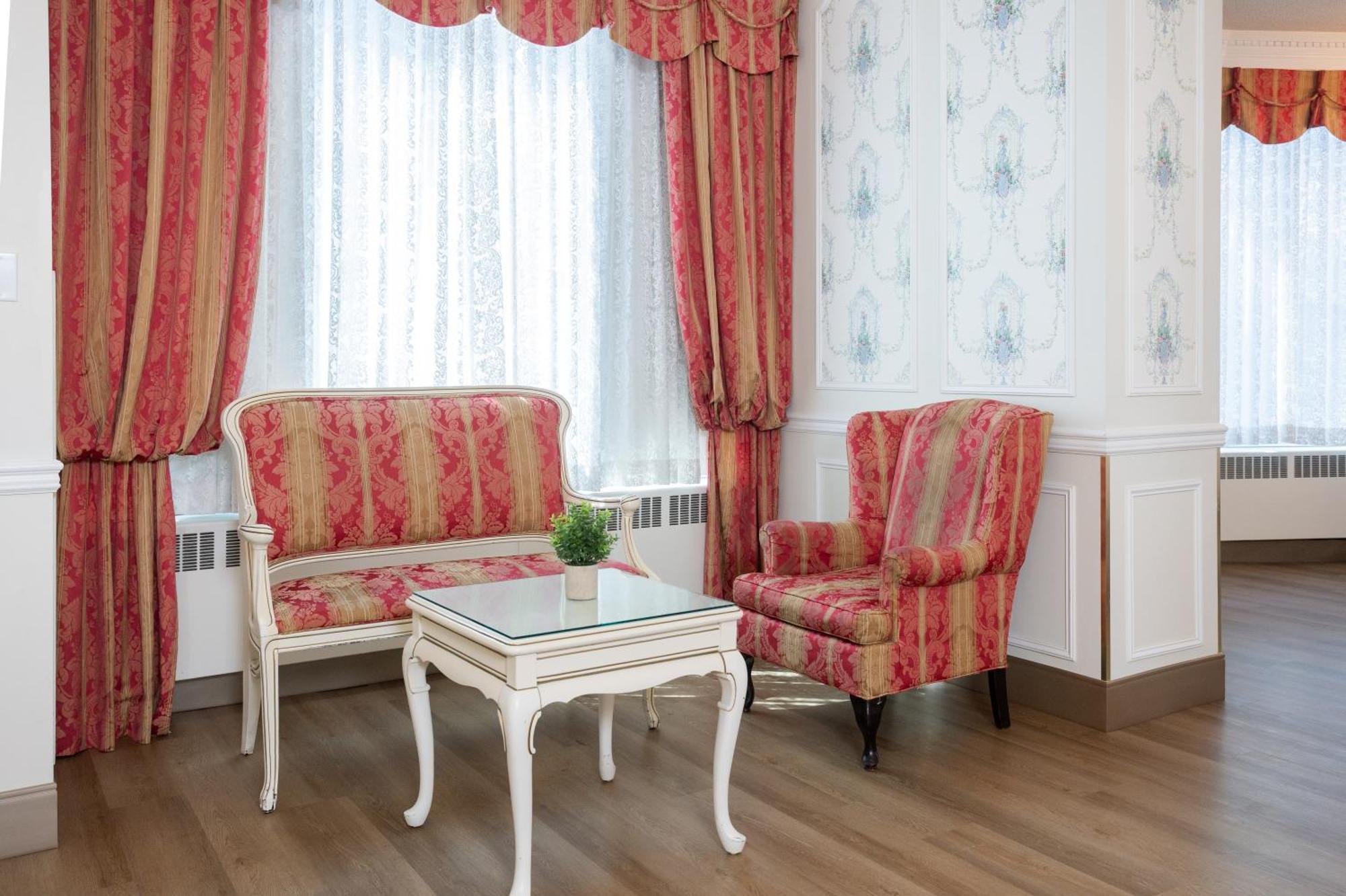 Imperial Theme Room