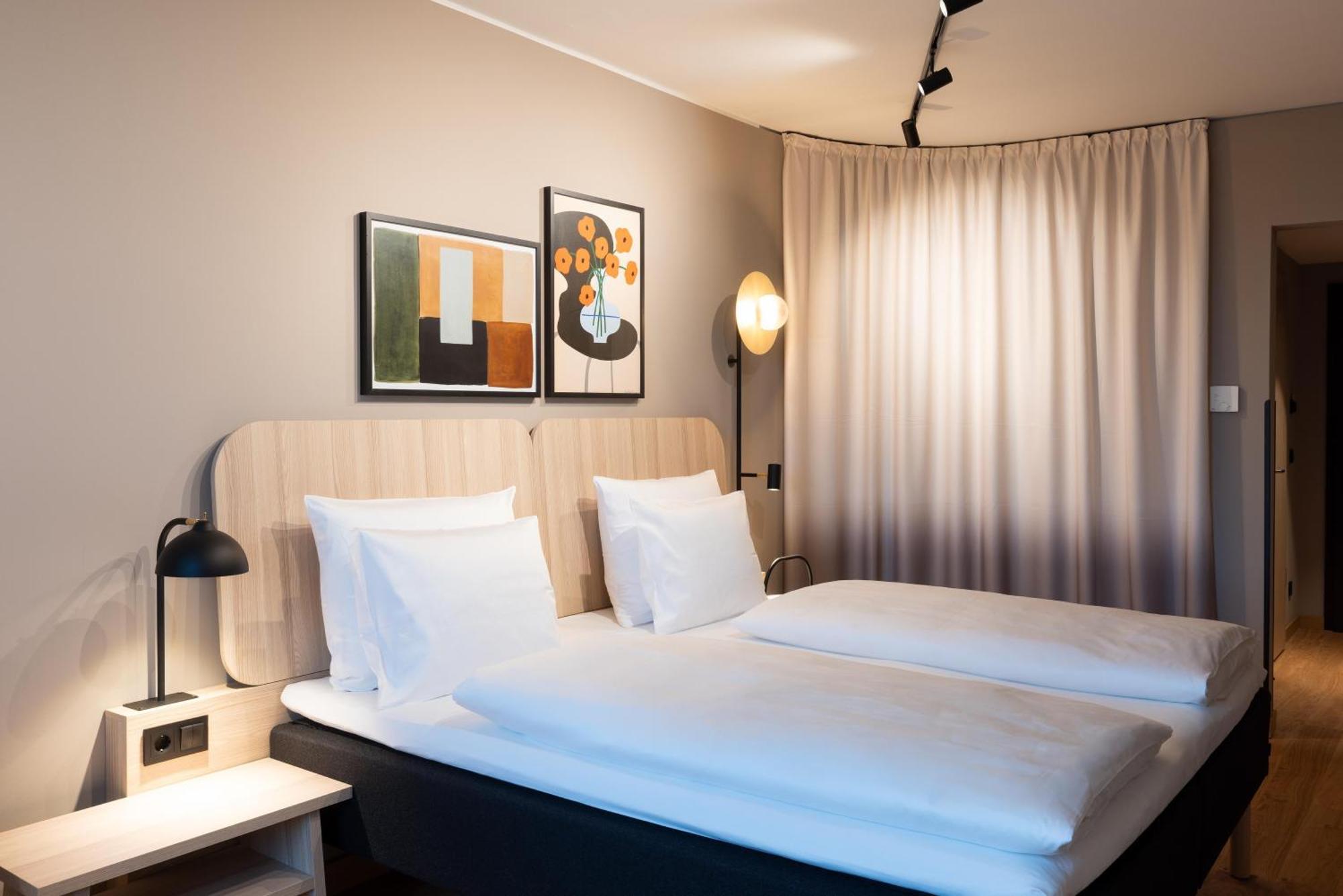 Superior Double Room access to lounge "Living Room"